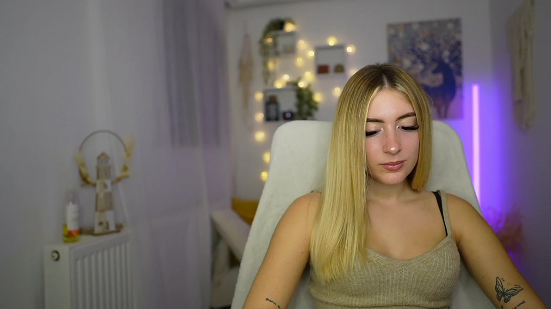 Gallery image thumbnail from Tina_Nappi18's myfreecams stream on, 10/13/2023, 17:10 image 12 of 20