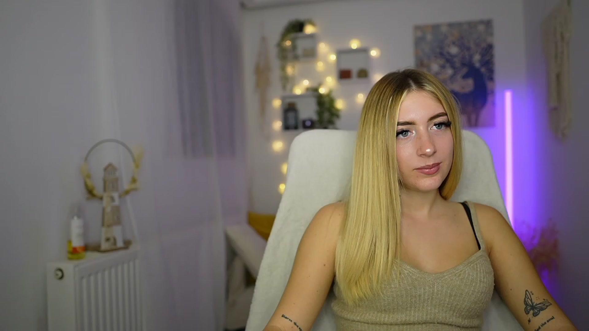Gallery image thumbnail from Tina_Nappi18's myfreecams stream on, 10/13/2023, 17:10 image 9 of 20