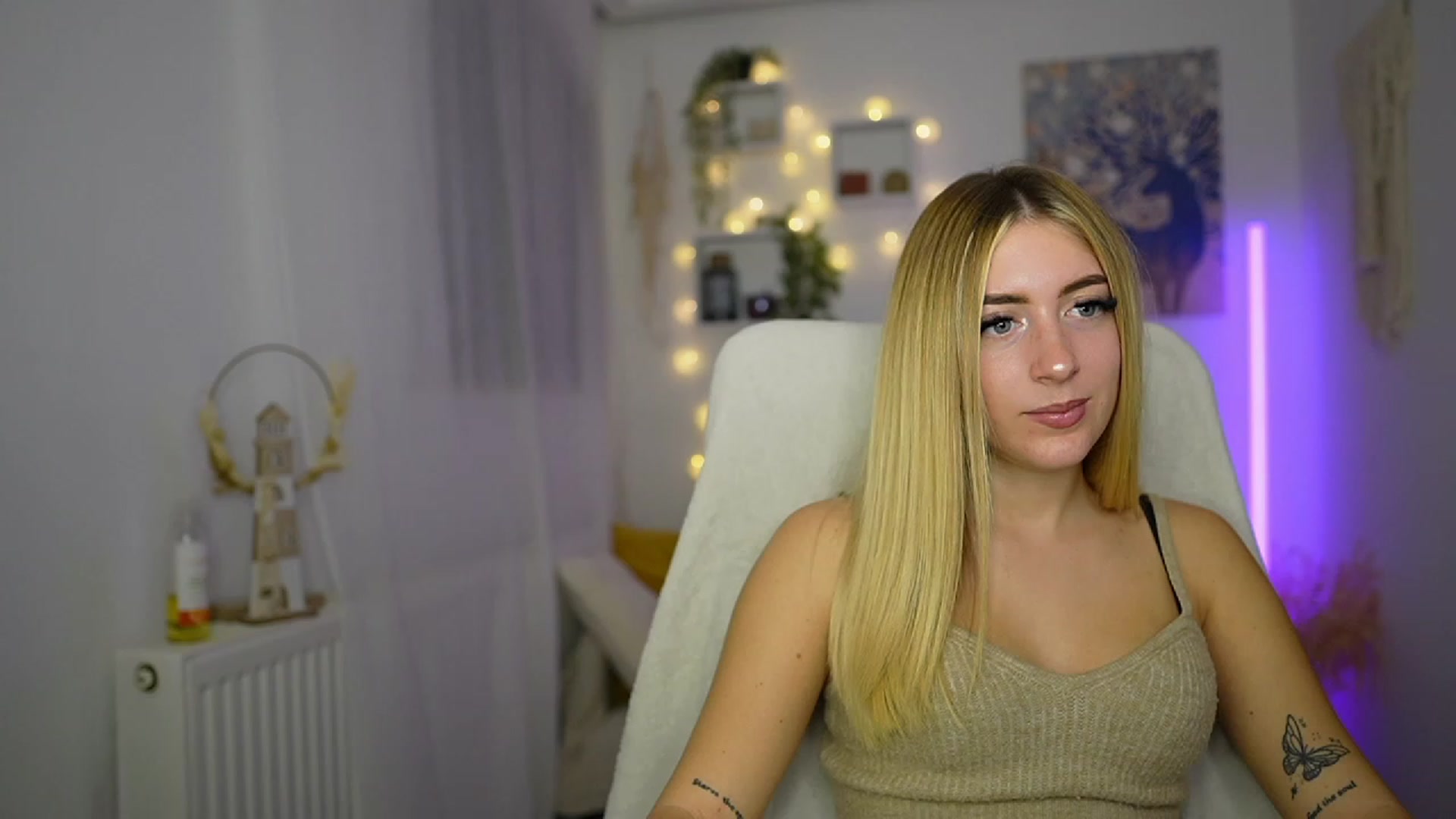 Gallery image thumbnail from Tina_Nappi18's myfreecams stream on, 10/13/2023, 17:10 image 4 of 20