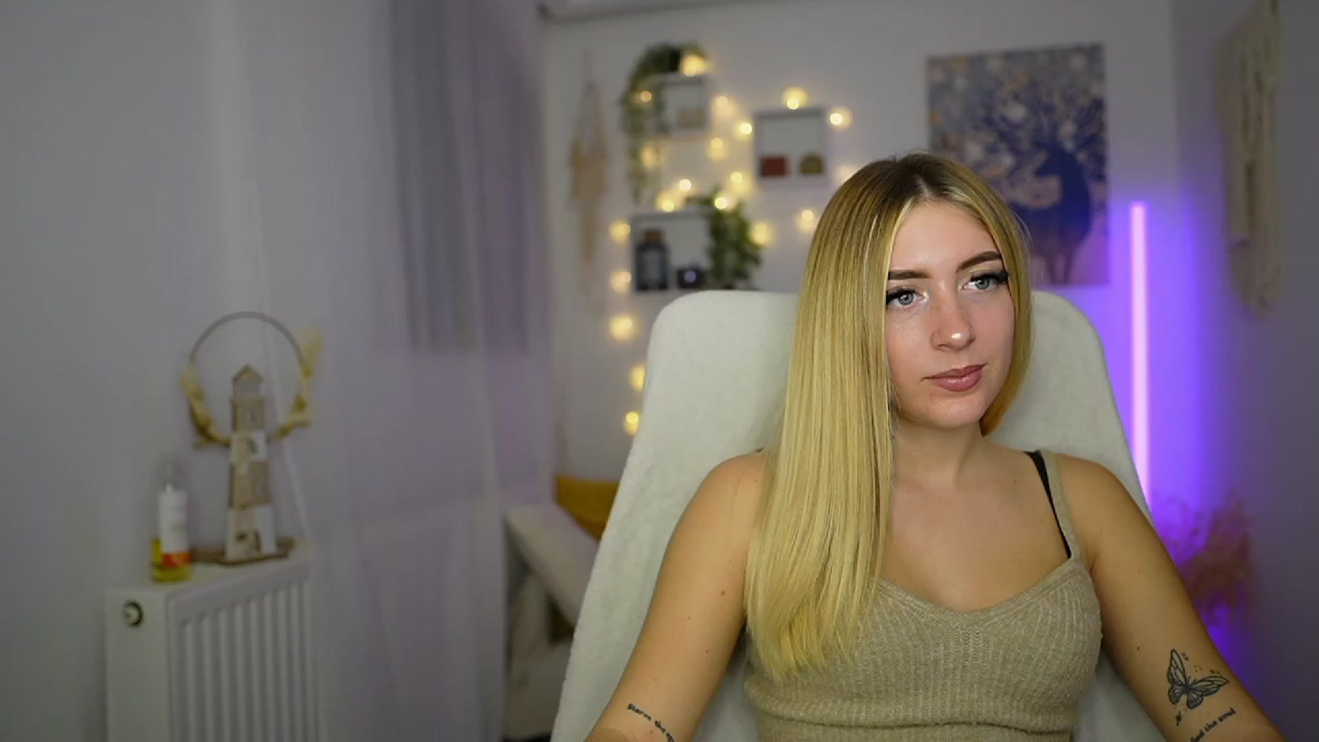 Gallery image thumbnail from Tina_Nappi18's myfreecams stream on, 10/13/2023, 17:10 image 6 of 20