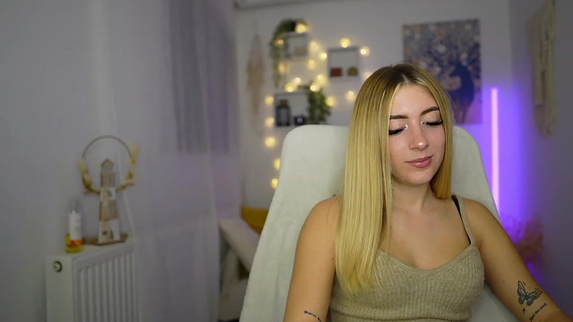 Gallery image thumbnail from Tina_Nappi18's myfreecams stream on, 10/13/2023, 17:10 image 3 of 20