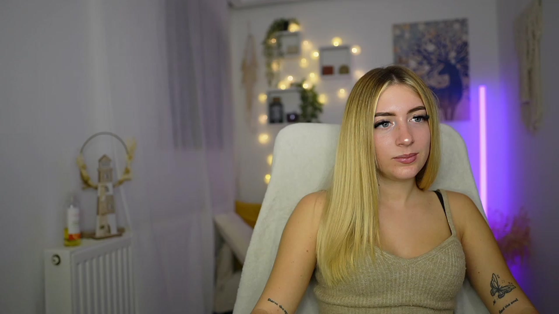 Gallery image thumbnail from Tina_Nappi18's myfreecams stream on, 10/13/2023, 17:10 image 11 of 20