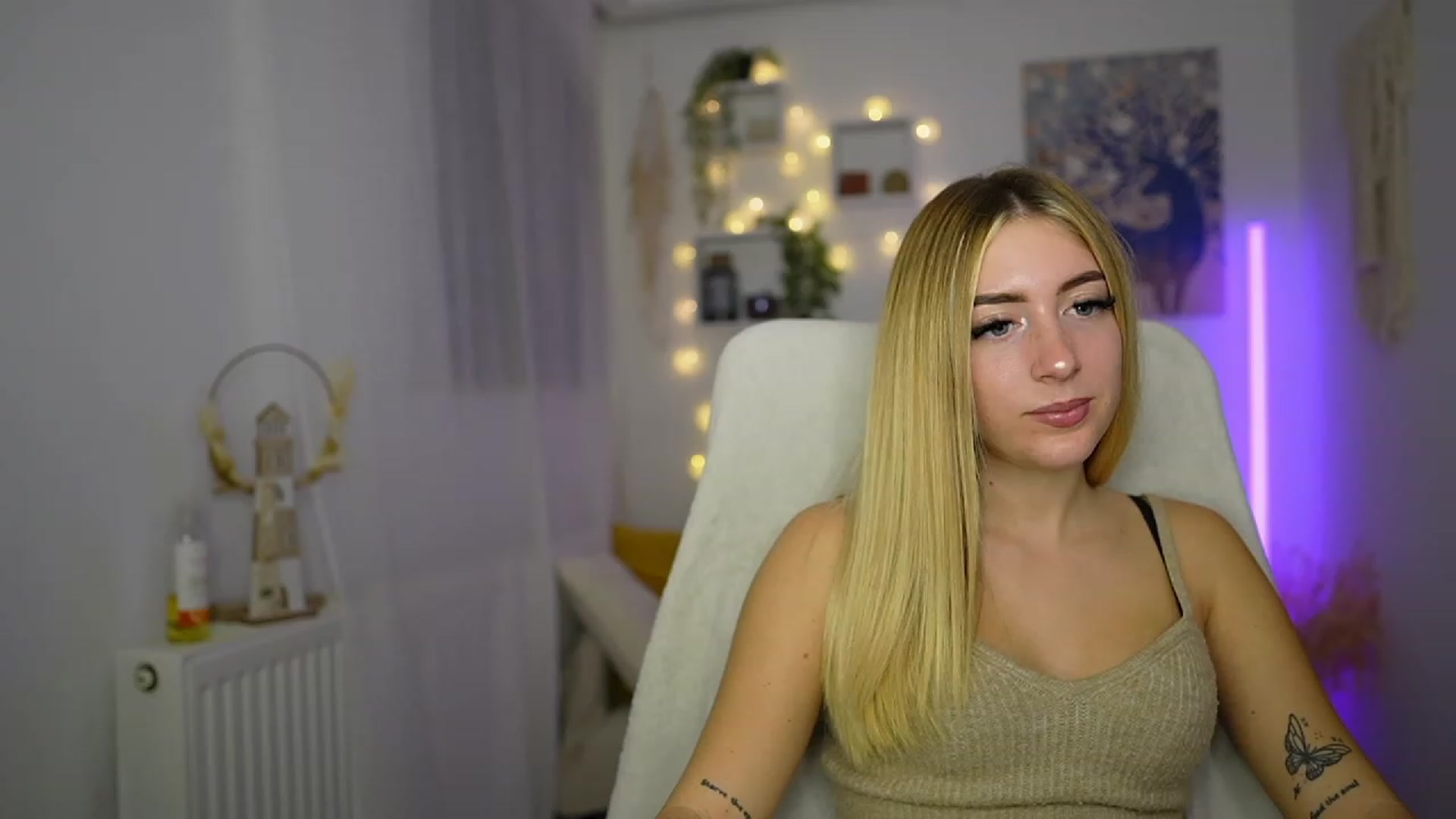 Gallery image thumbnail from Tina_Nappi18's myfreecams stream on, 10/13/2023, 17:10 image 7 of 20