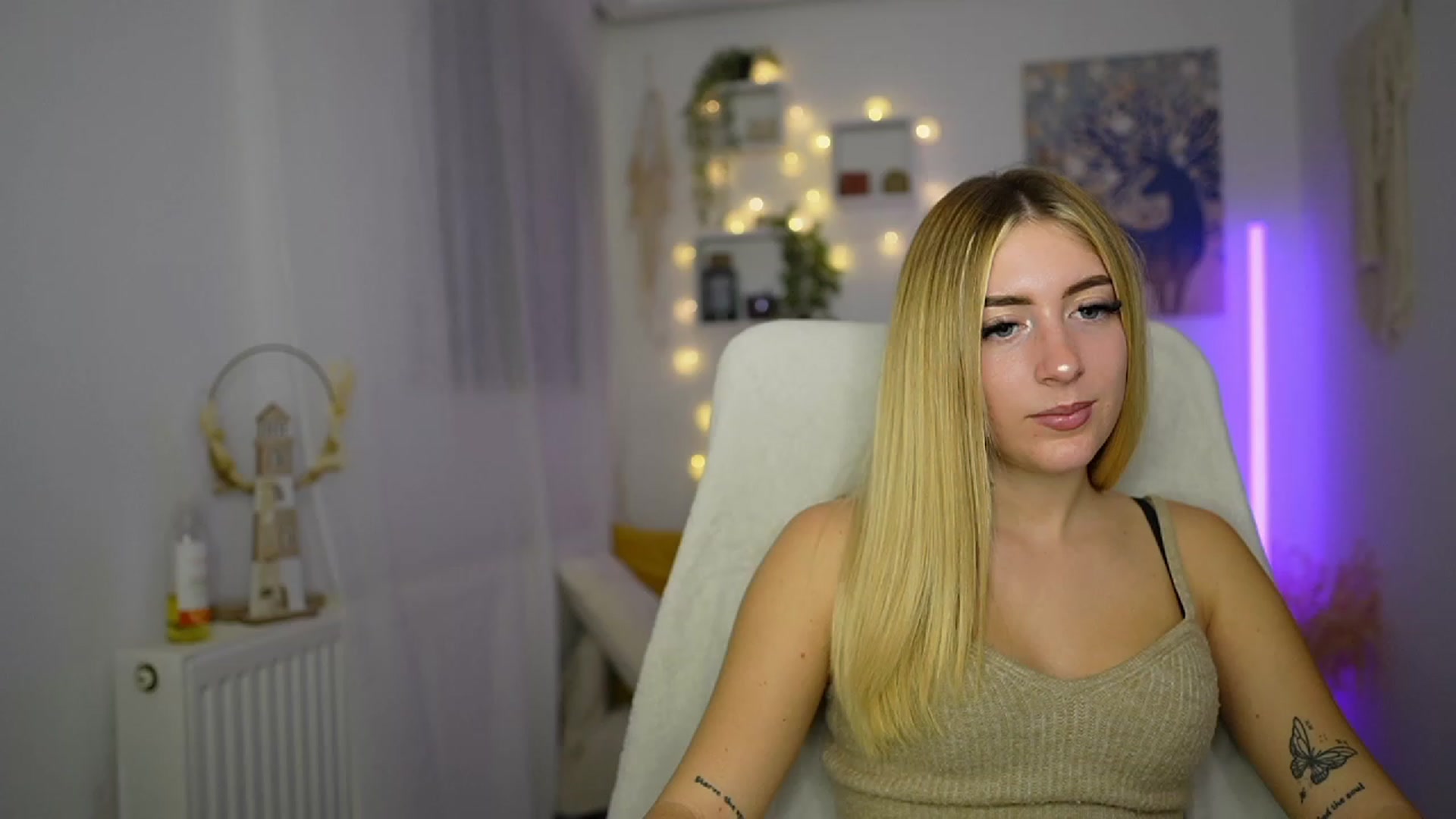 Gallery image thumbnail from Tina_Nappi18's myfreecams stream on, 10/13/2023, 17:10 image 8 of 20