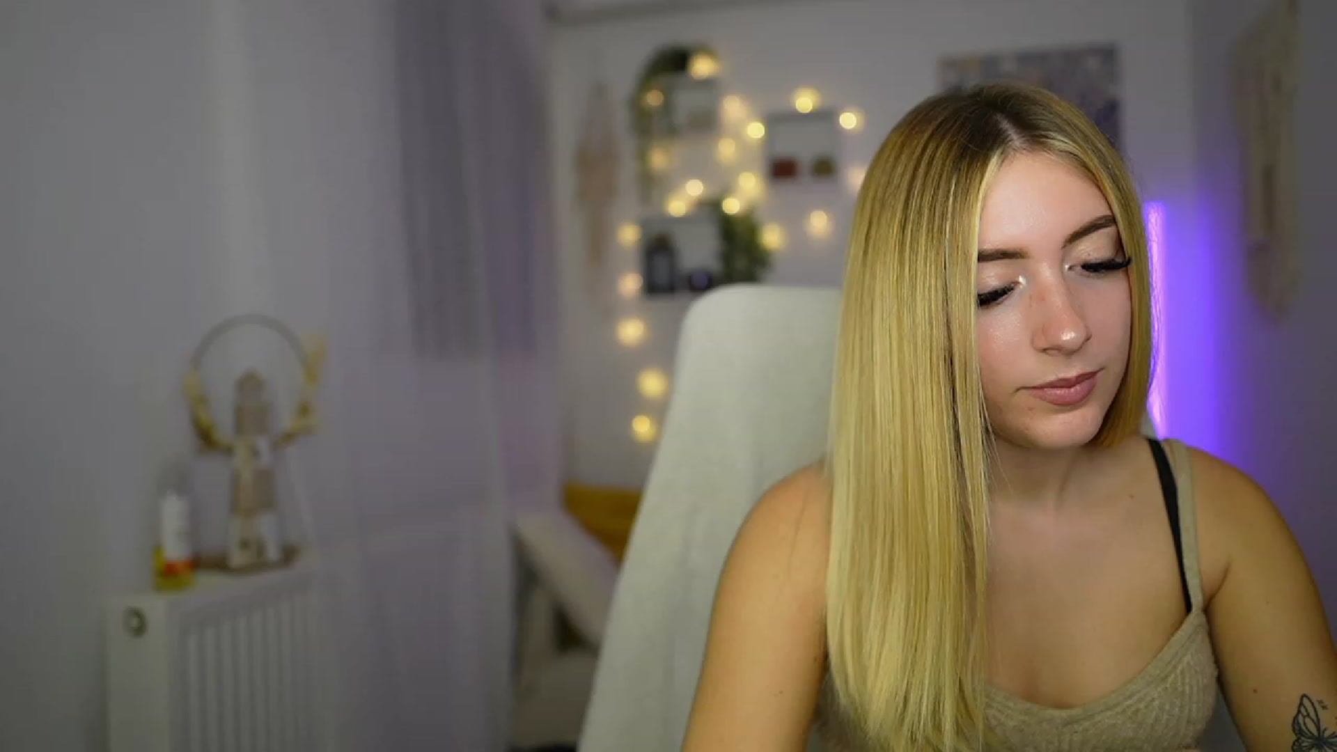 Gallery image thumbnail from Tina_Nappi18's myfreecams stream on, 10/13/2023, 17:10 image 18 of 20
