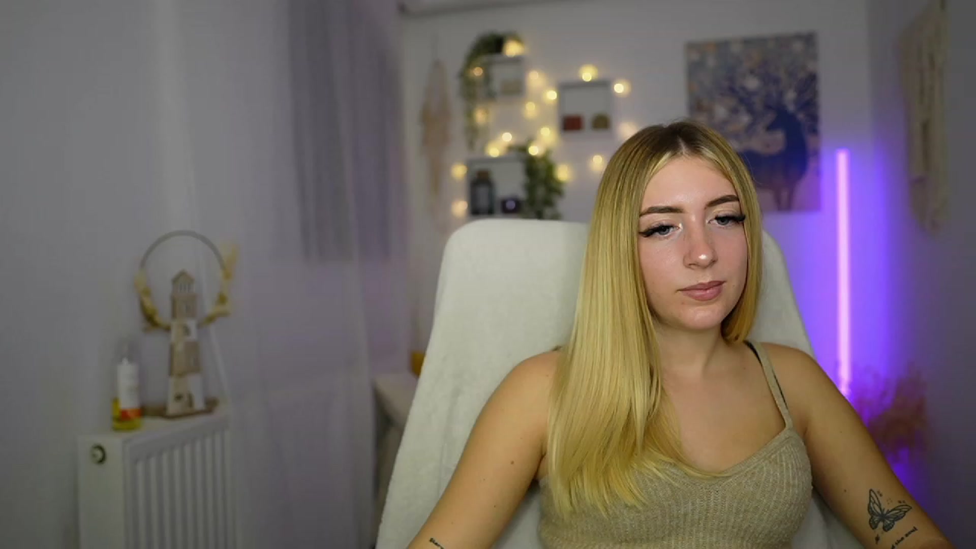 Gallery image thumbnail from Tina_Nappi18's myfreecams stream on, 10/13/2023, 17:49 image 7 of 20