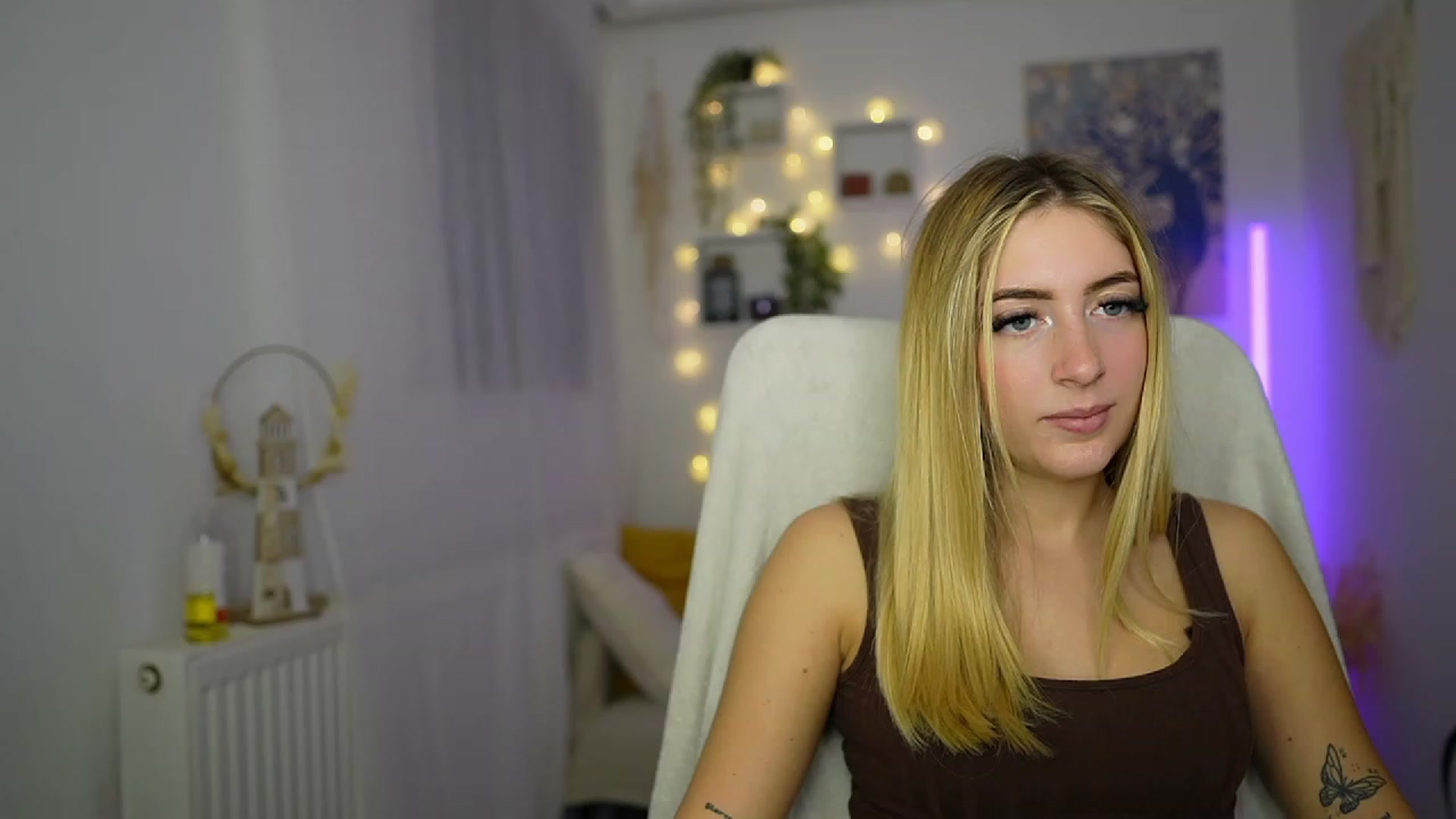 Gallery image thumbnail from Tina_Nappi18's myfreecams stream on, 10/15/2023, 15:28 image 10 of 20