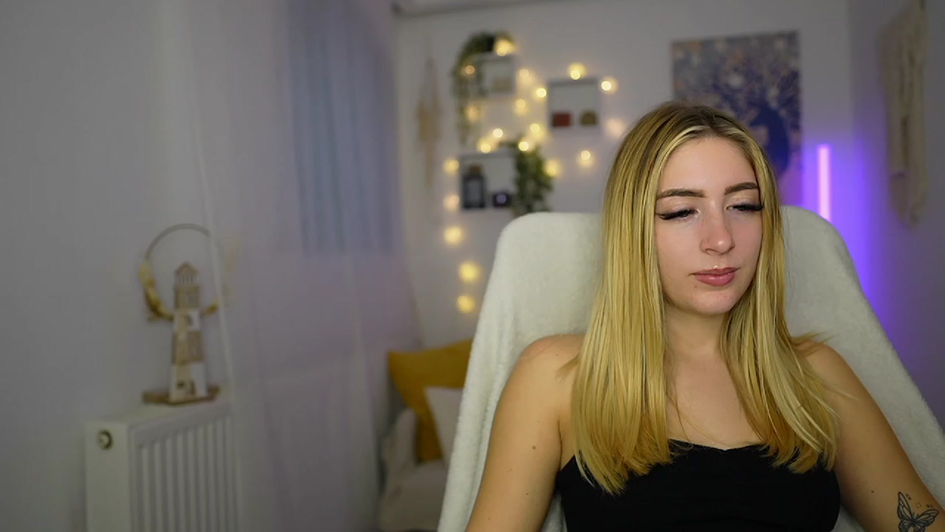 Gallery image thumbnail from Tina_Nappi18's myfreecams stream on, 10/16/2023, 14:45 image 5 of 20