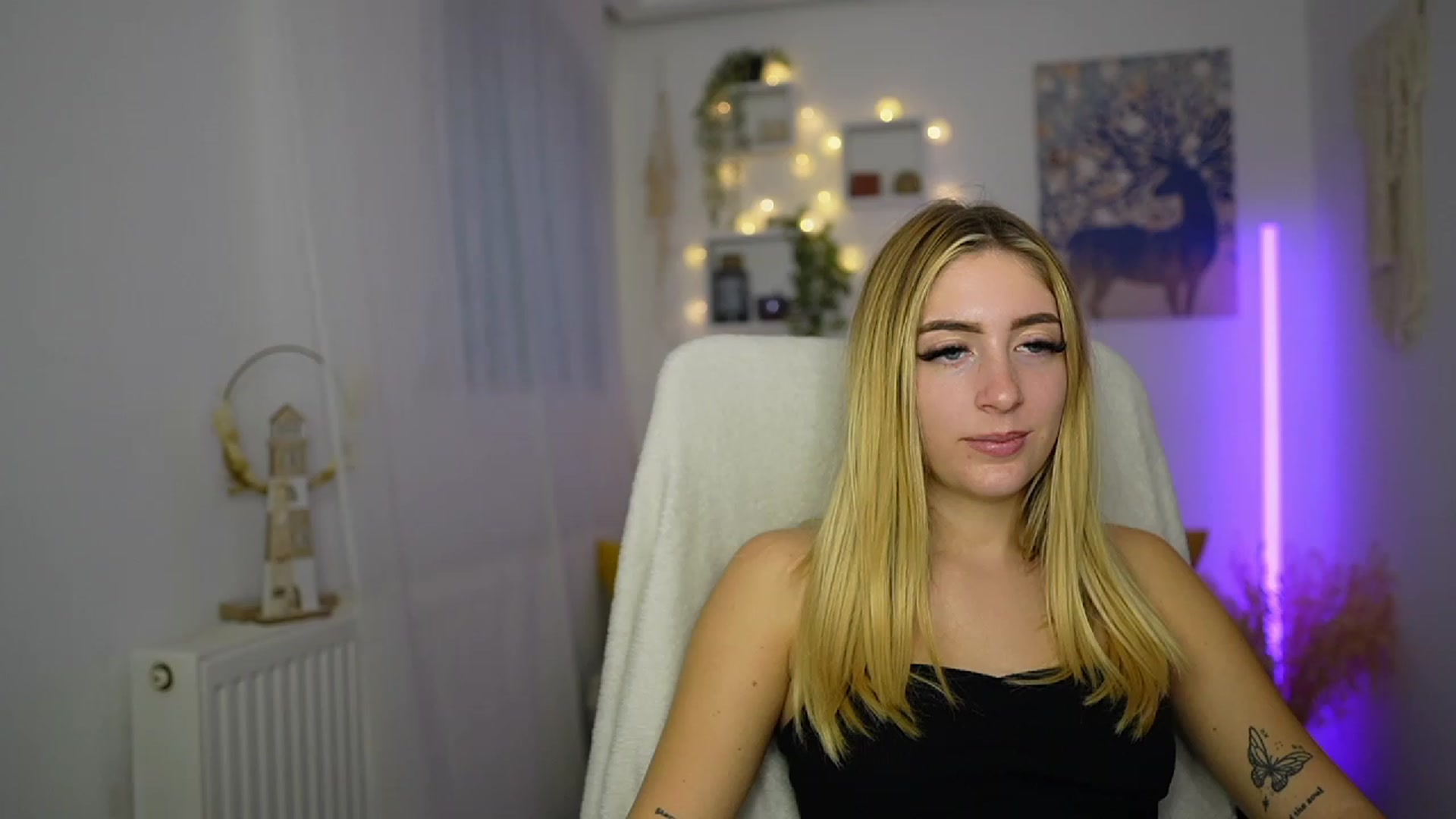 Gallery image thumbnail from Tina_Nappi18's myfreecams stream on, 10/16/2023, 14:45 image 15 of 20