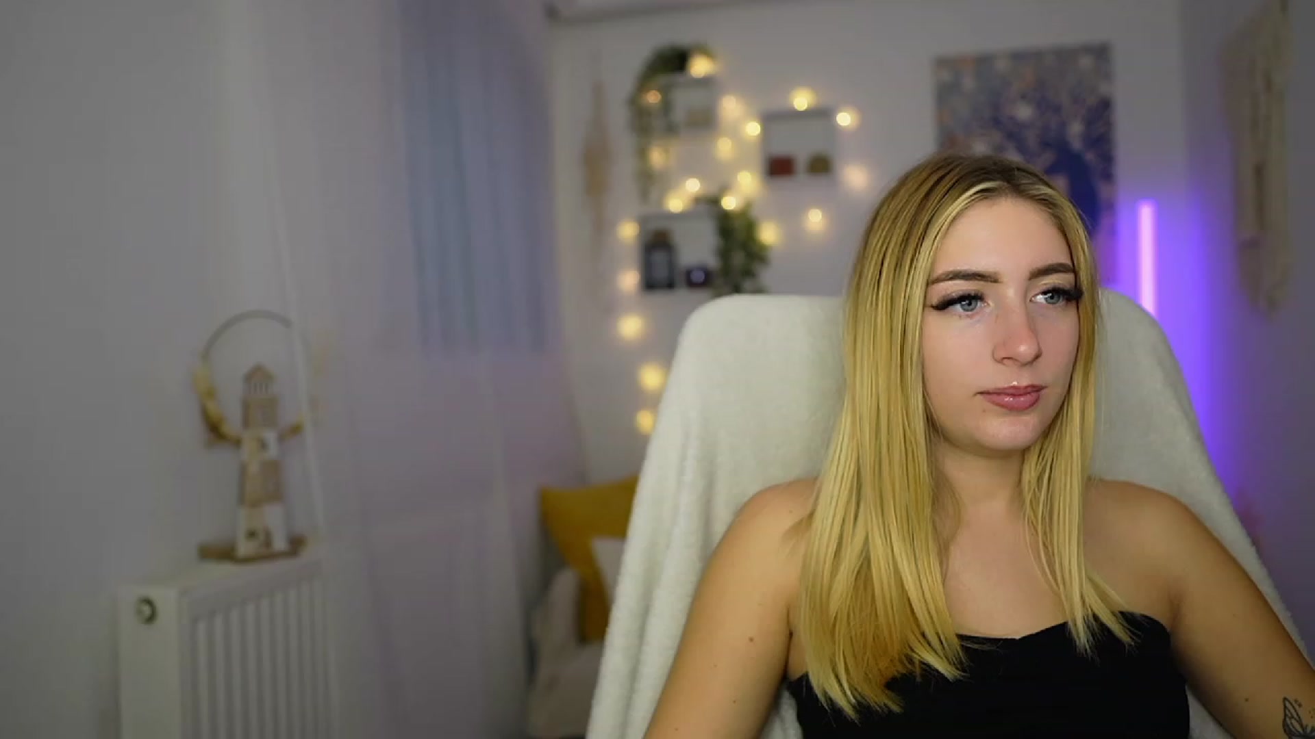 Gallery image thumbnail from Tina_Nappi18's myfreecams stream on, 10/16/2023, 14:45 image 2 of 20