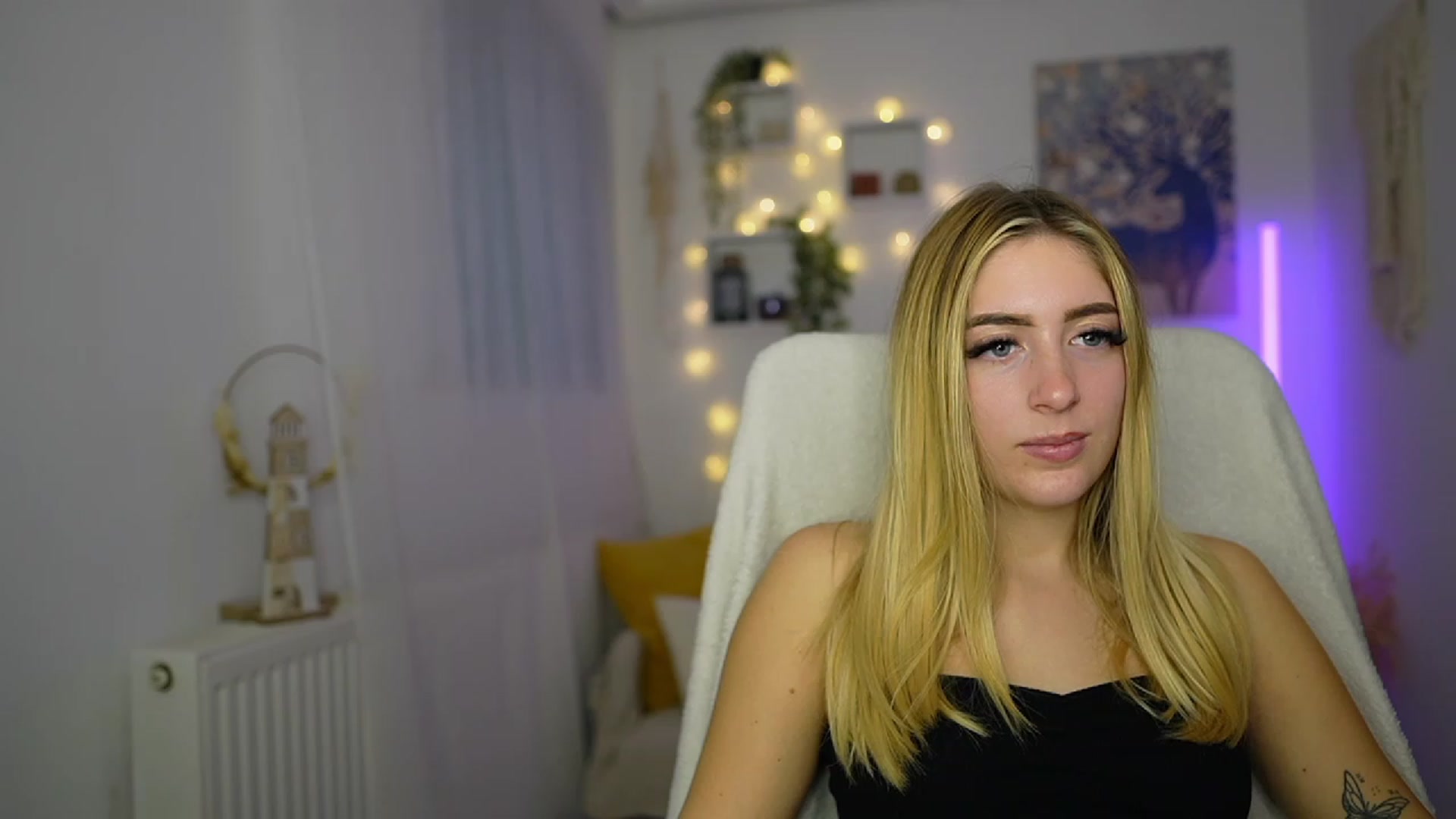 Gallery image thumbnail from Tina_Nappi18's myfreecams stream on, 10/16/2023, 14:45 image 20 of 20