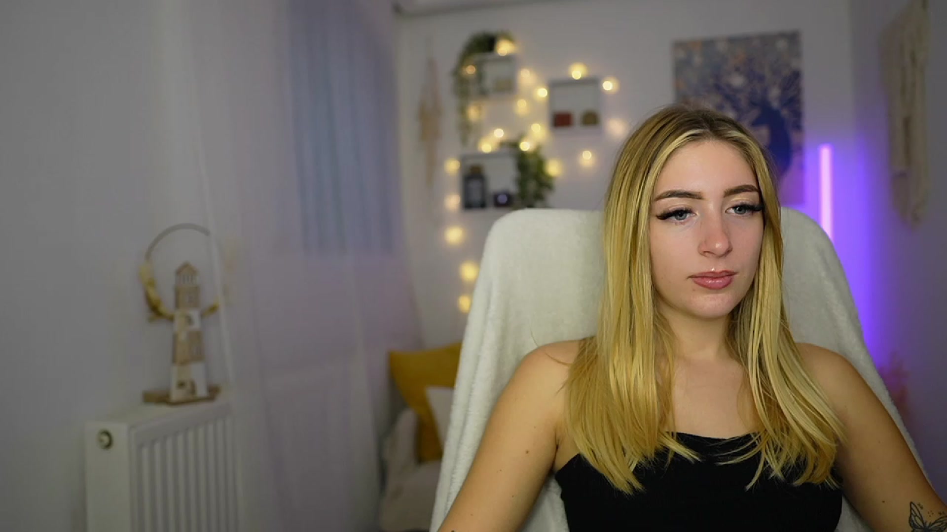 Gallery image thumbnail from Tina_Nappi18's myfreecams stream on, 10/16/2023, 14:45 image 1 of 20