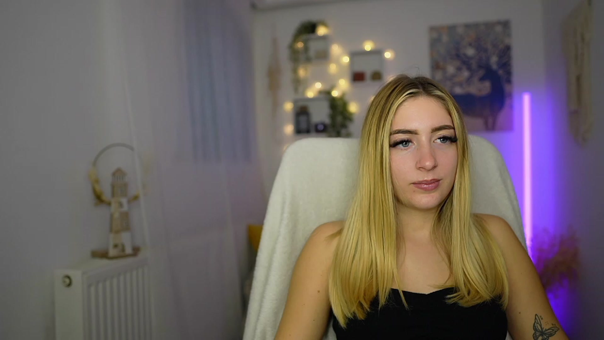 Gallery image thumbnail from Tina_Nappi18's myfreecams stream on, 10/16/2023, 14:45 image 13 of 20