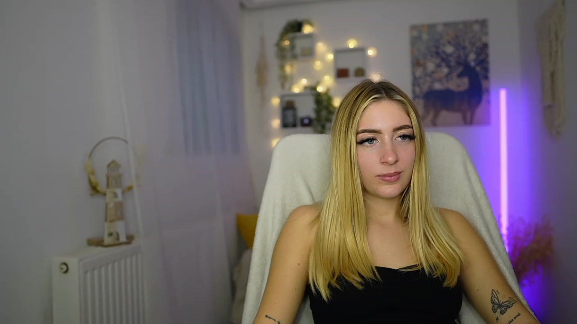 Gallery image thumbnail from Tina_Nappi18's myfreecams stream on, 10/16/2023, 14:45 image 16 of 20