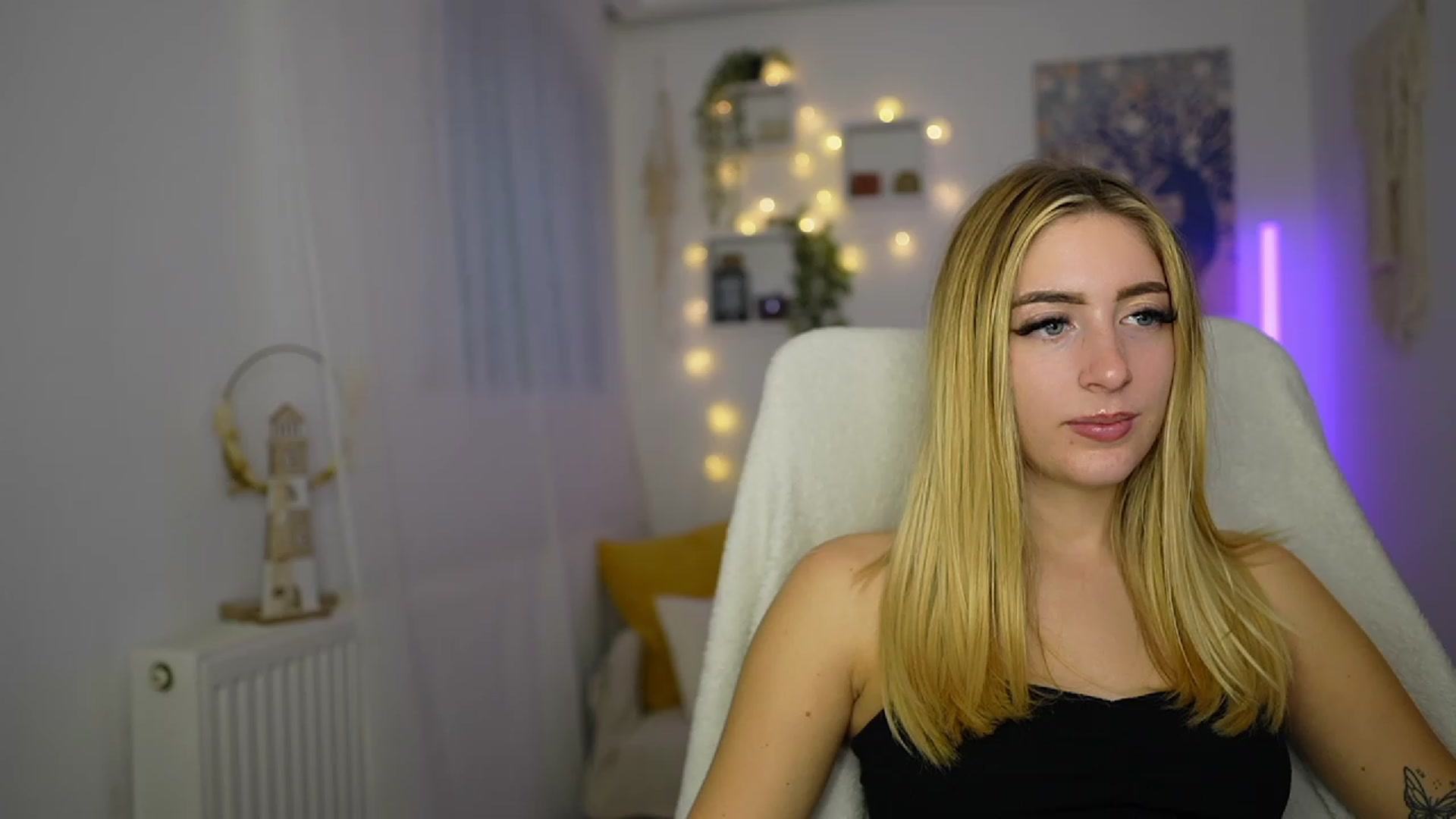 Gallery image thumbnail from Tina_Nappi18's myfreecams stream on, 10/16/2023, 14:45 image 6 of 20