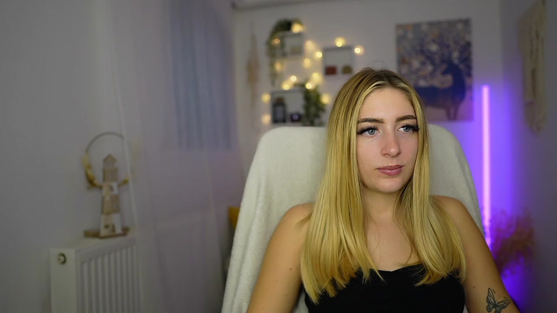 Gallery image thumbnail from Tina_Nappi18's myfreecams stream on, 10/16/2023, 14:45 image 12 of 20