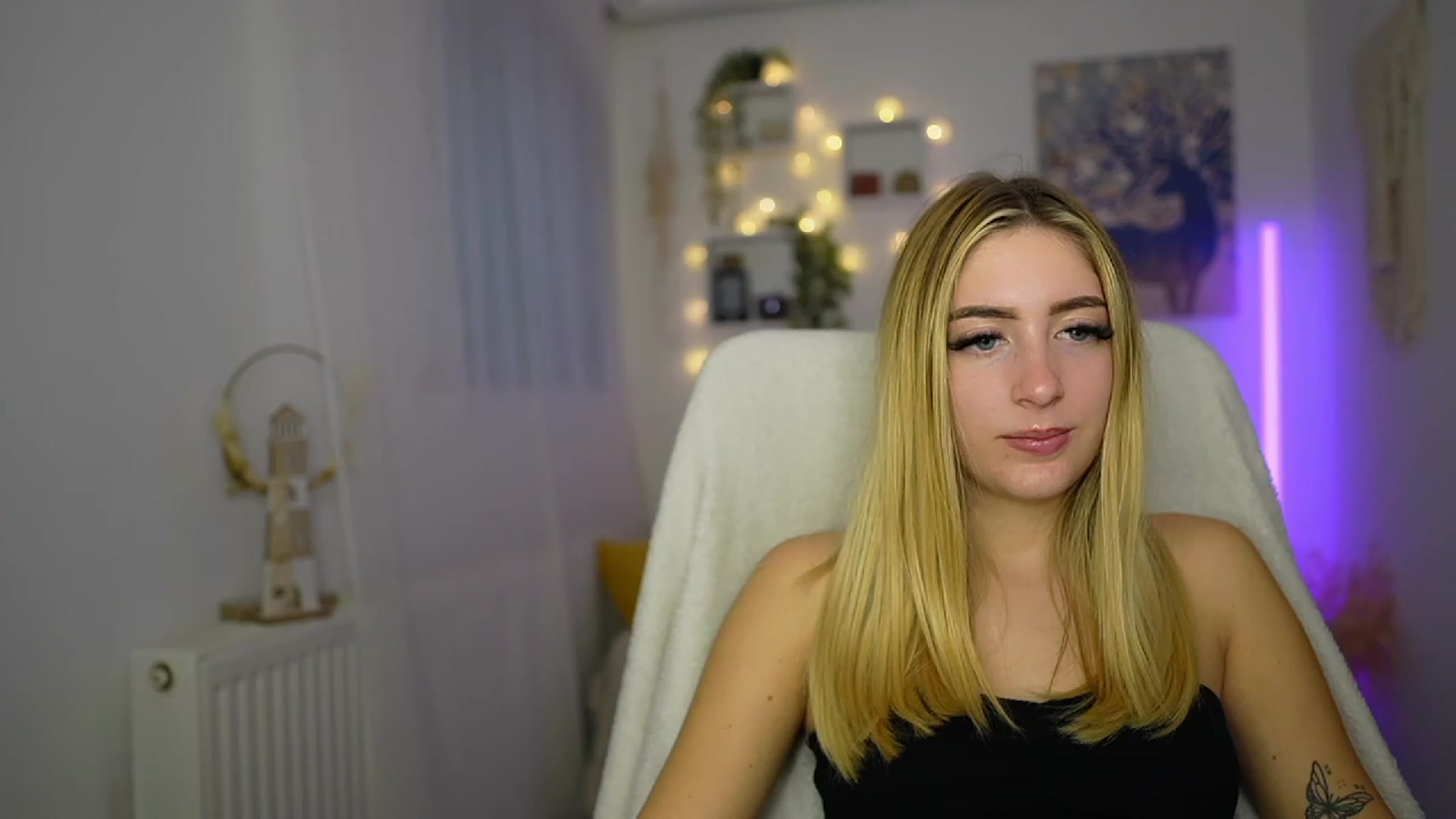 Gallery image thumbnail from Tina_Nappi18's myfreecams stream on, 10/16/2023, 14:45 image 10 of 20
