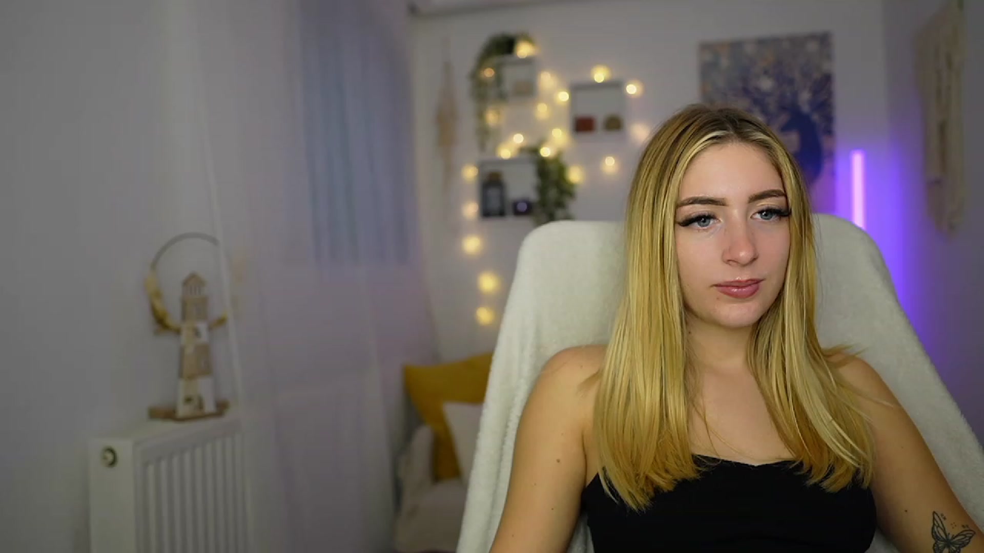 Gallery image thumbnail from Tina_Nappi18's myfreecams stream on, 10/16/2023, 14:45 image 4 of 20