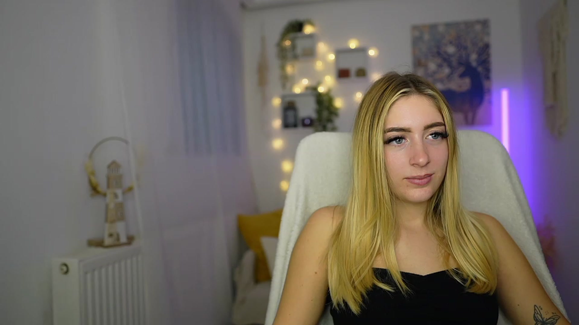 Gallery image thumbnail from Tina_Nappi18's myfreecams stream on, 10/16/2023, 14:45 image 18 of 20