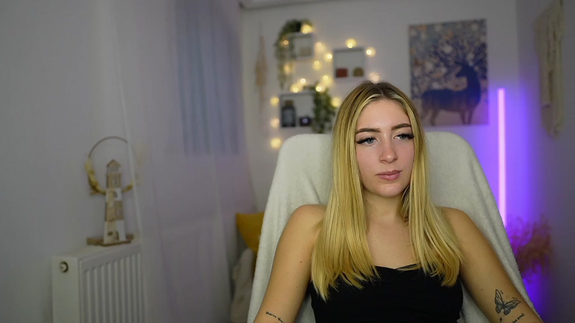 Gallery image thumbnail from Tina_Nappi18's myfreecams stream on, 10/16/2023, 14:45 image 17 of 20