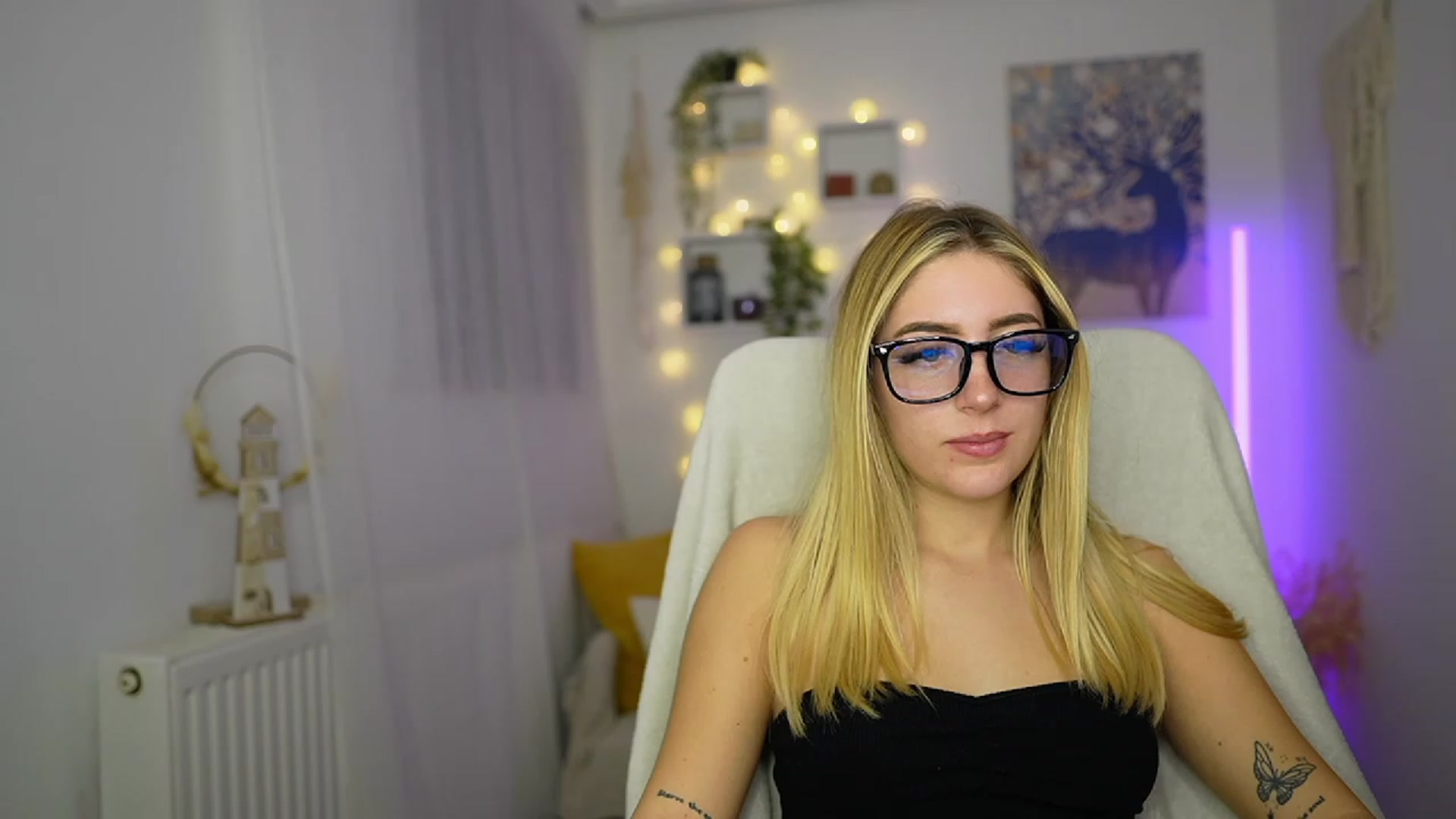 Gallery image thumbnail from Tina_Nappi18's myfreecams stream on, 10/16/2023, 16:58 image 5 of 20