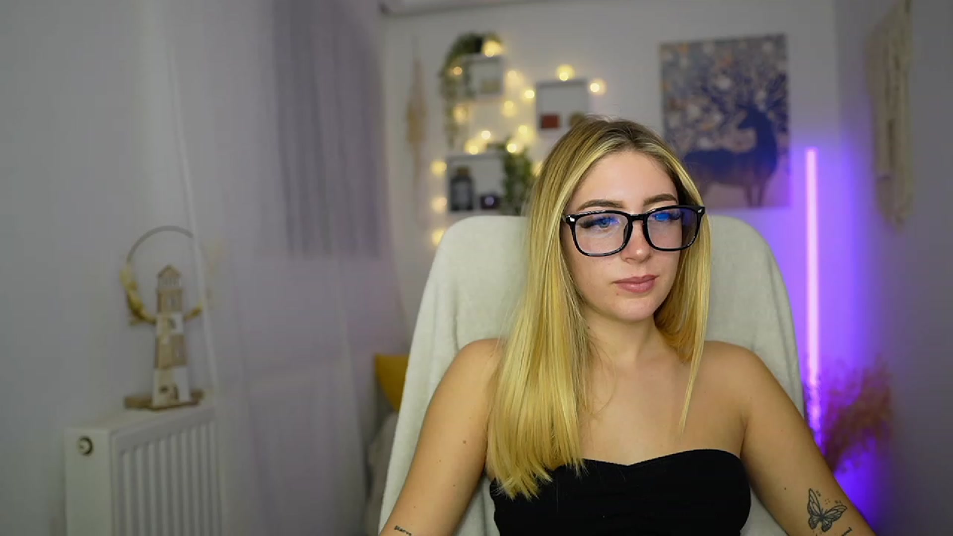 Gallery image thumbnail from Tina_Nappi18's myfreecams stream on, 10/16/2023, 16:58 image 15 of 20
