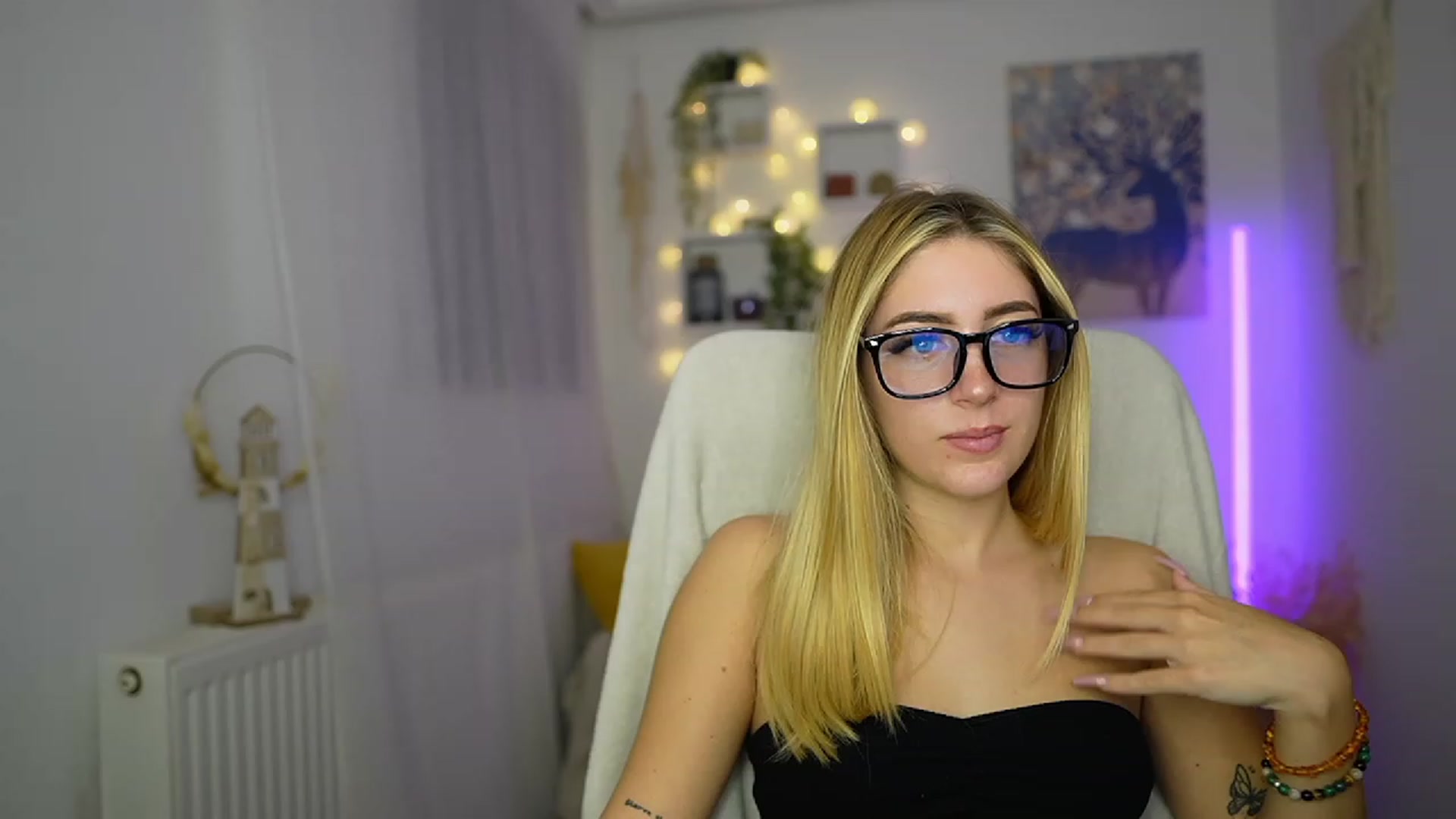 Gallery image thumbnail from Tina_Nappi18's myfreecams stream on, 10/16/2023, 16:58 image 20 of 20