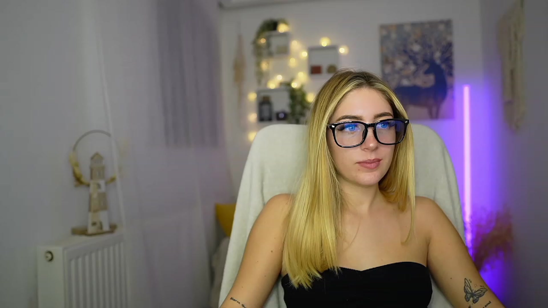 Gallery image thumbnail from Tina_Nappi18's myfreecams stream on, 10/16/2023, 16:58 image 19 of 20