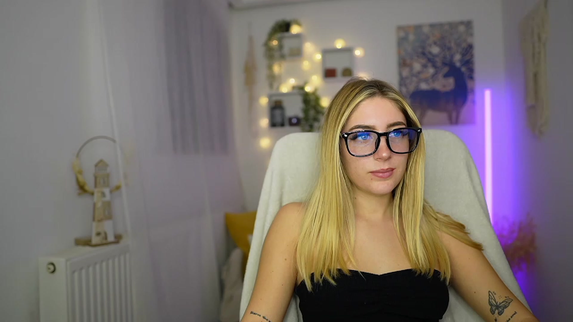 Gallery image thumbnail from Tina_Nappi18's myfreecams stream on, 10/16/2023, 16:58 image 1 of 20