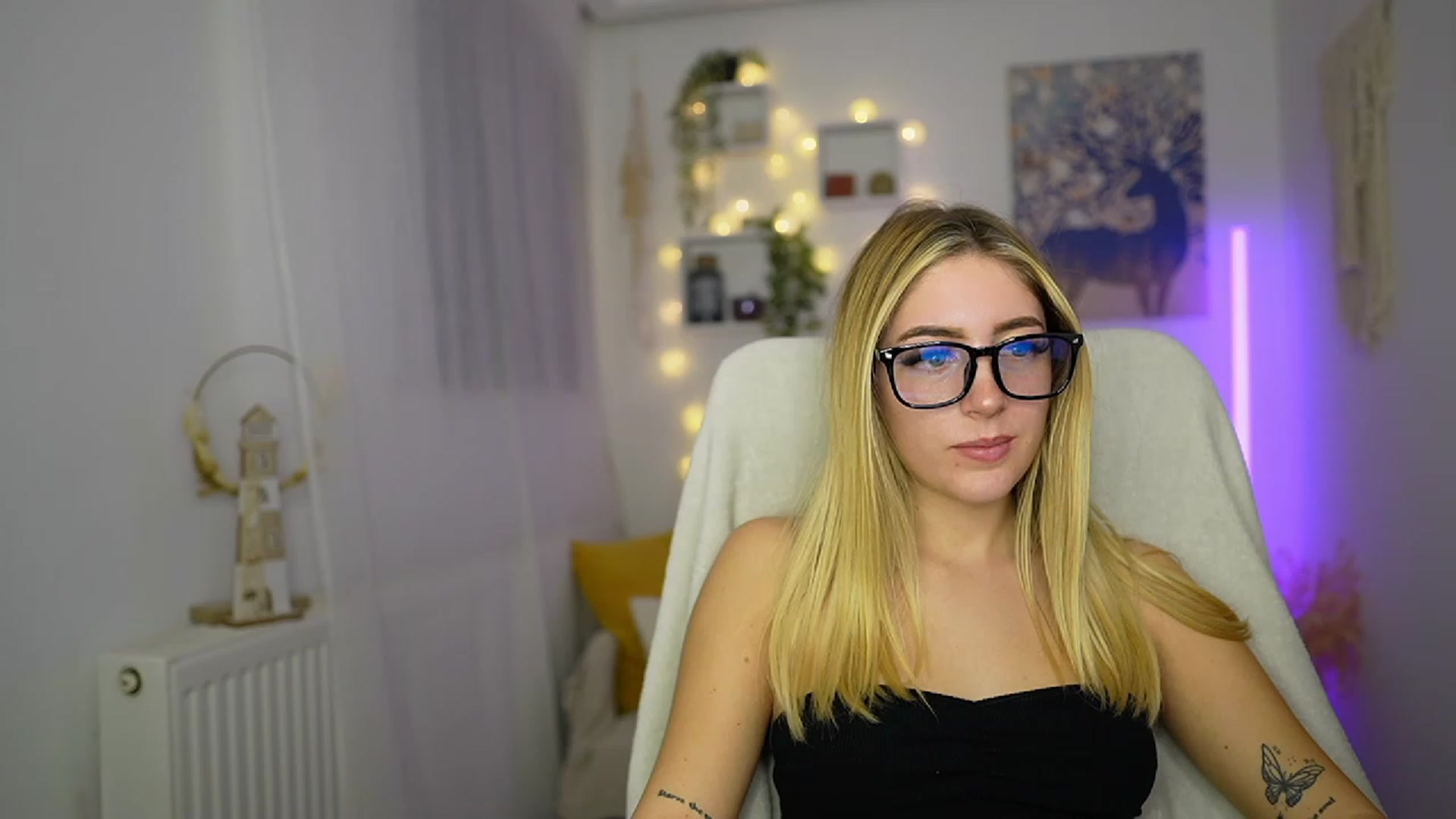Gallery image thumbnail from Tina_Nappi18's myfreecams stream on, 10/16/2023, 16:58 image 7 of 20