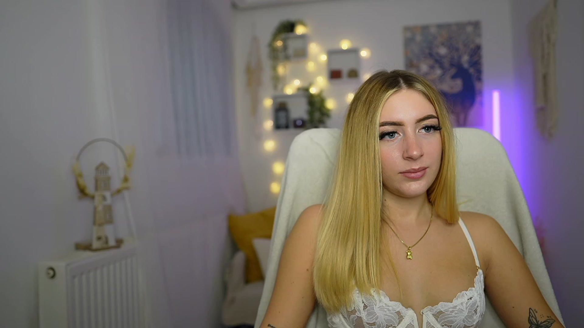 Gallery image thumbnail from Tina_Nappi18's myfreecams stream on, 10/17/2023, 14:28 image 6 of 20