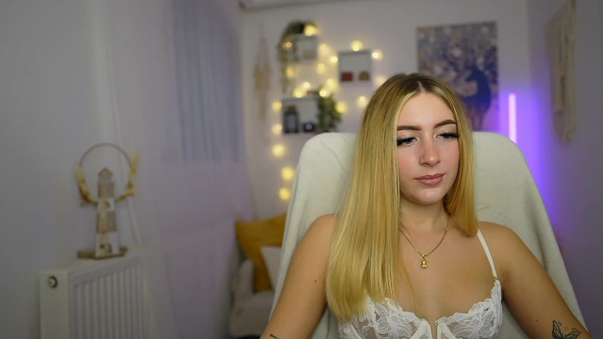 Gallery image thumbnail from Tina_Nappi18's myfreecams stream on, 10/17/2023, 14:28 image 15 of 20