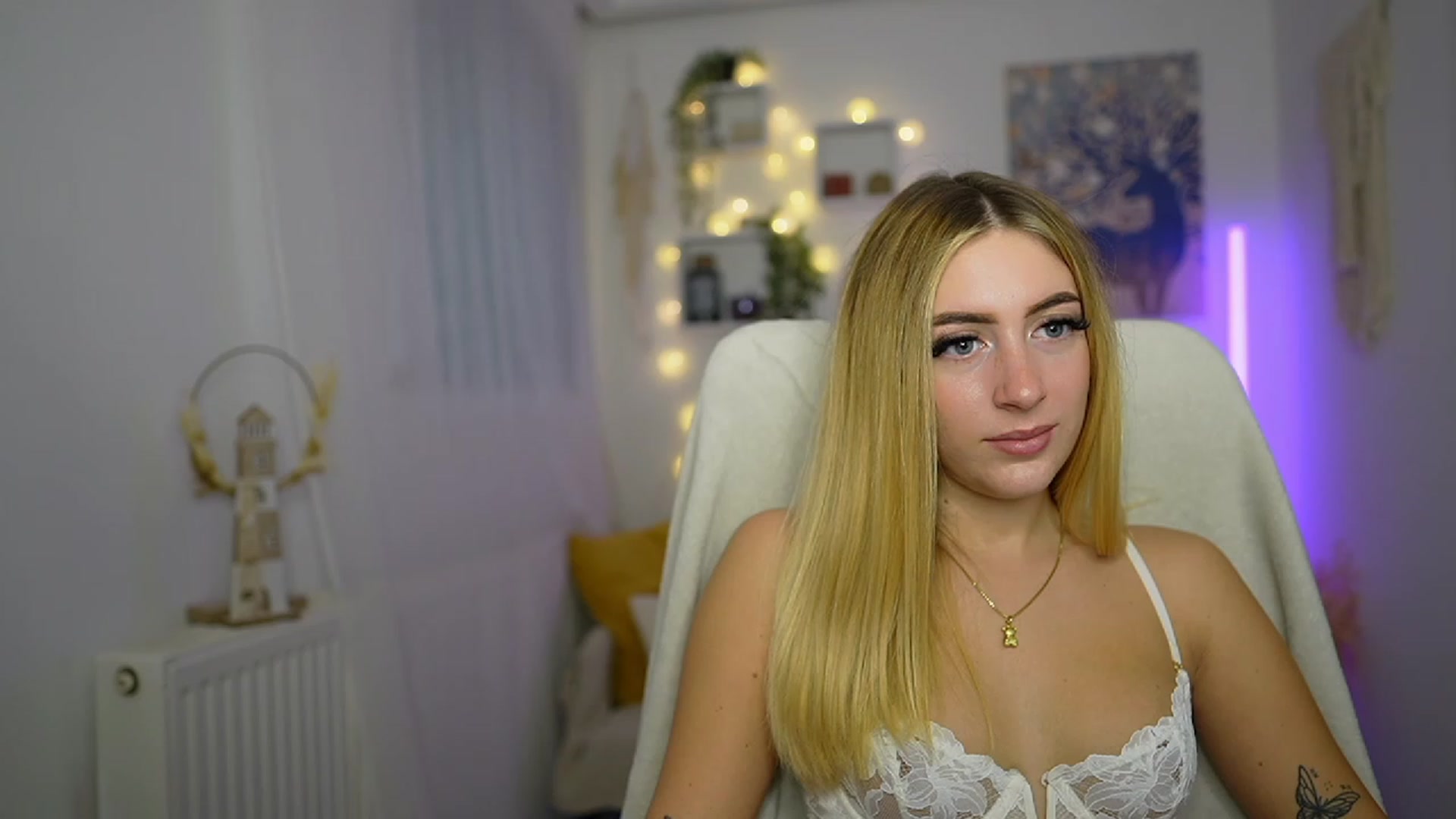 Gallery image thumbnail from Tina_Nappi18's myfreecams stream on, 10/17/2023, 14:28 image 4 of 20