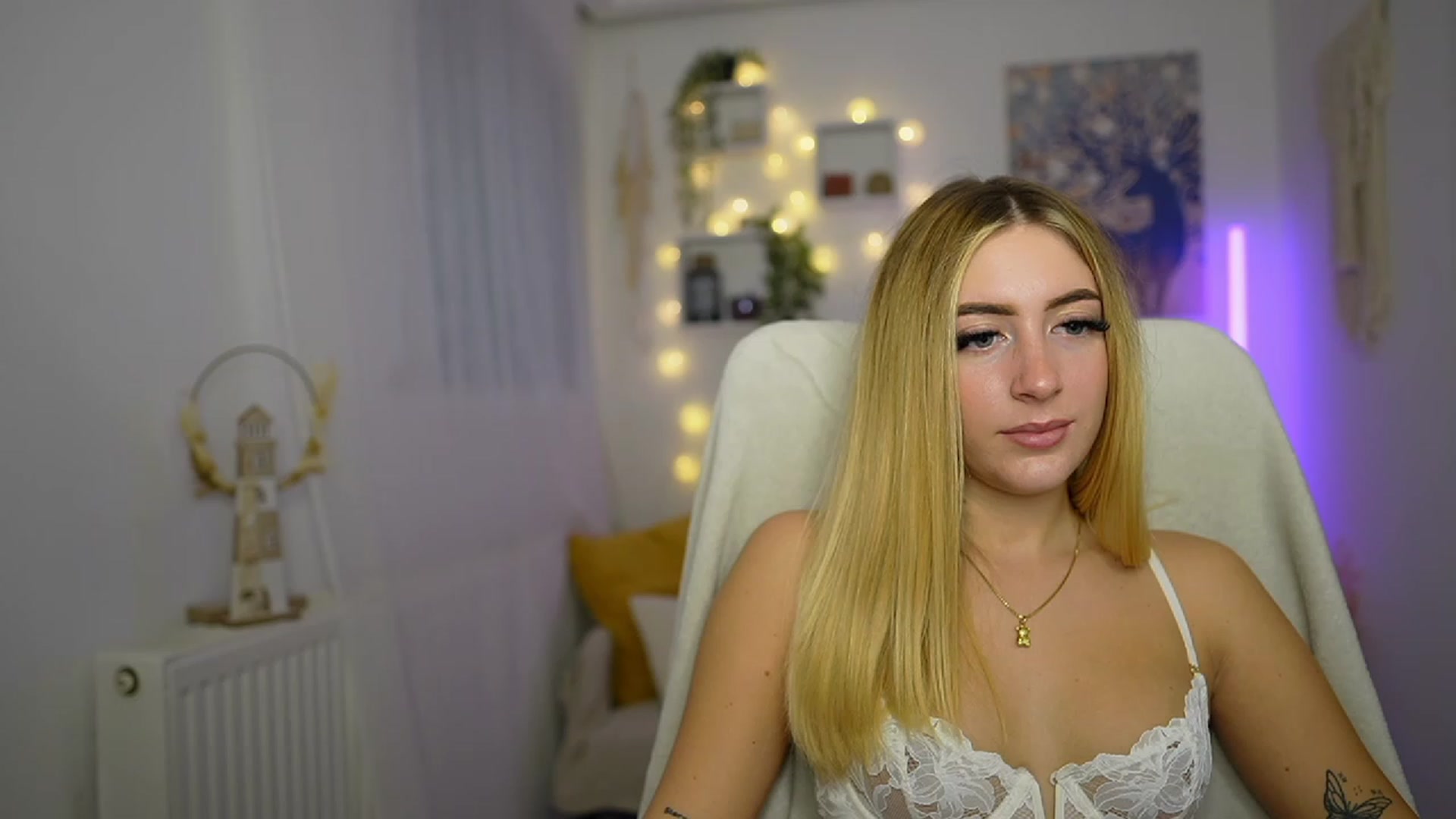 Gallery image thumbnail from Tina_Nappi18's myfreecams stream on, 10/17/2023, 14:28 image 14 of 20