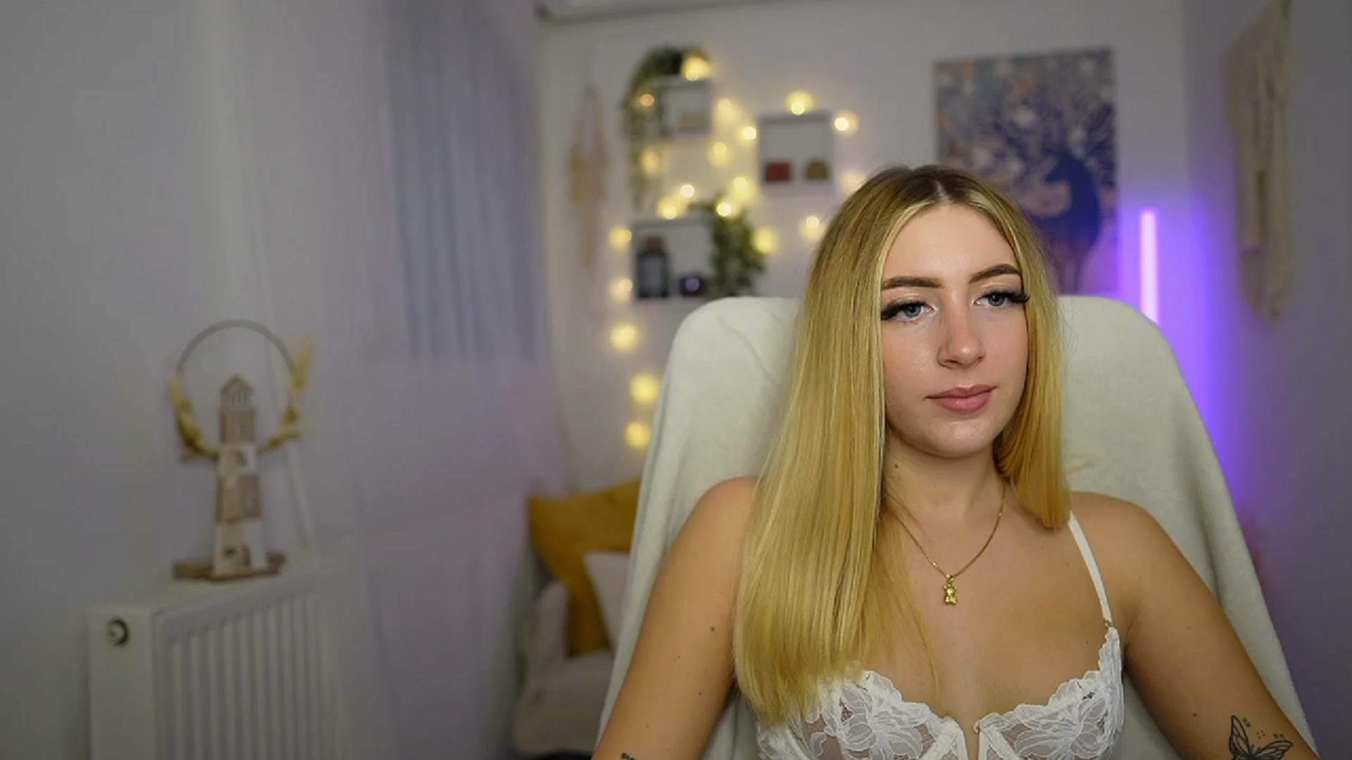 Gallery image thumbnail from Tina_Nappi18's myfreecams stream on, 10/17/2023, 14:28 image 17 of 20