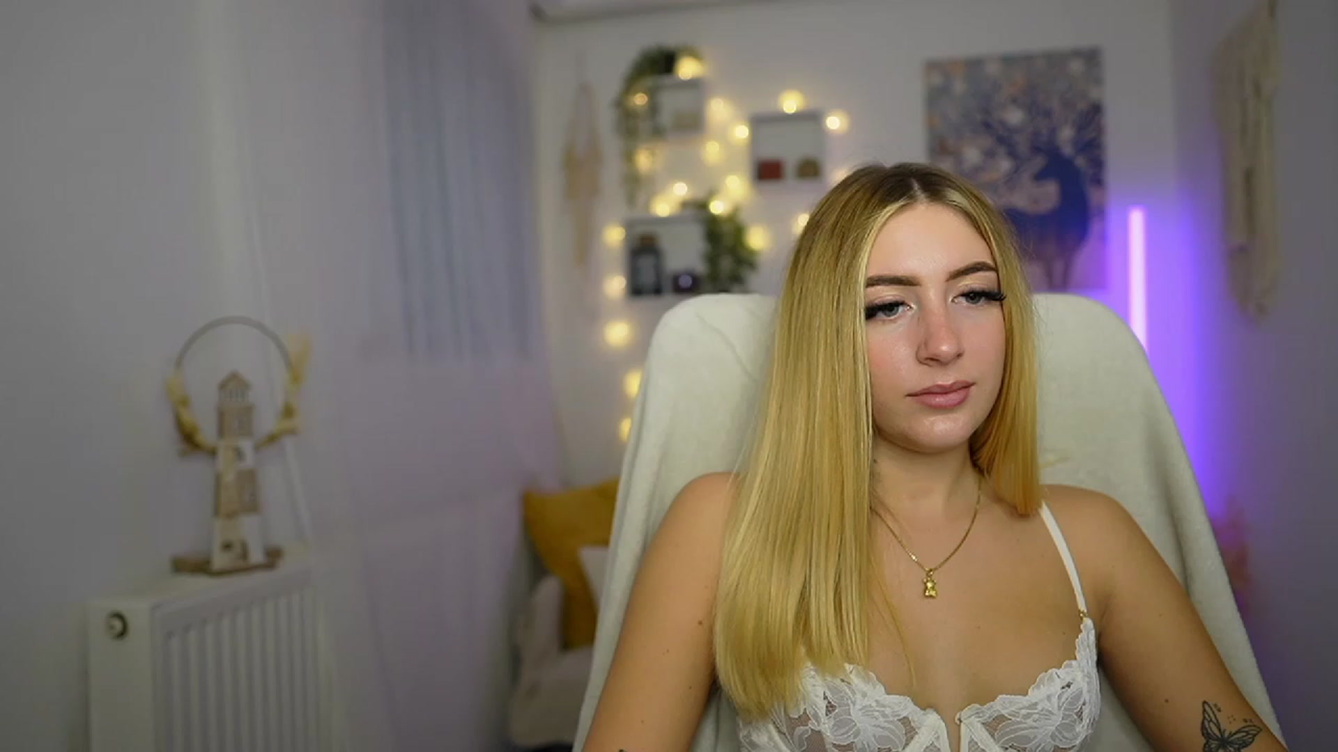 Gallery image thumbnail from Tina_Nappi18's myfreecams stream on, 10/17/2023, 14:28 image 9 of 20