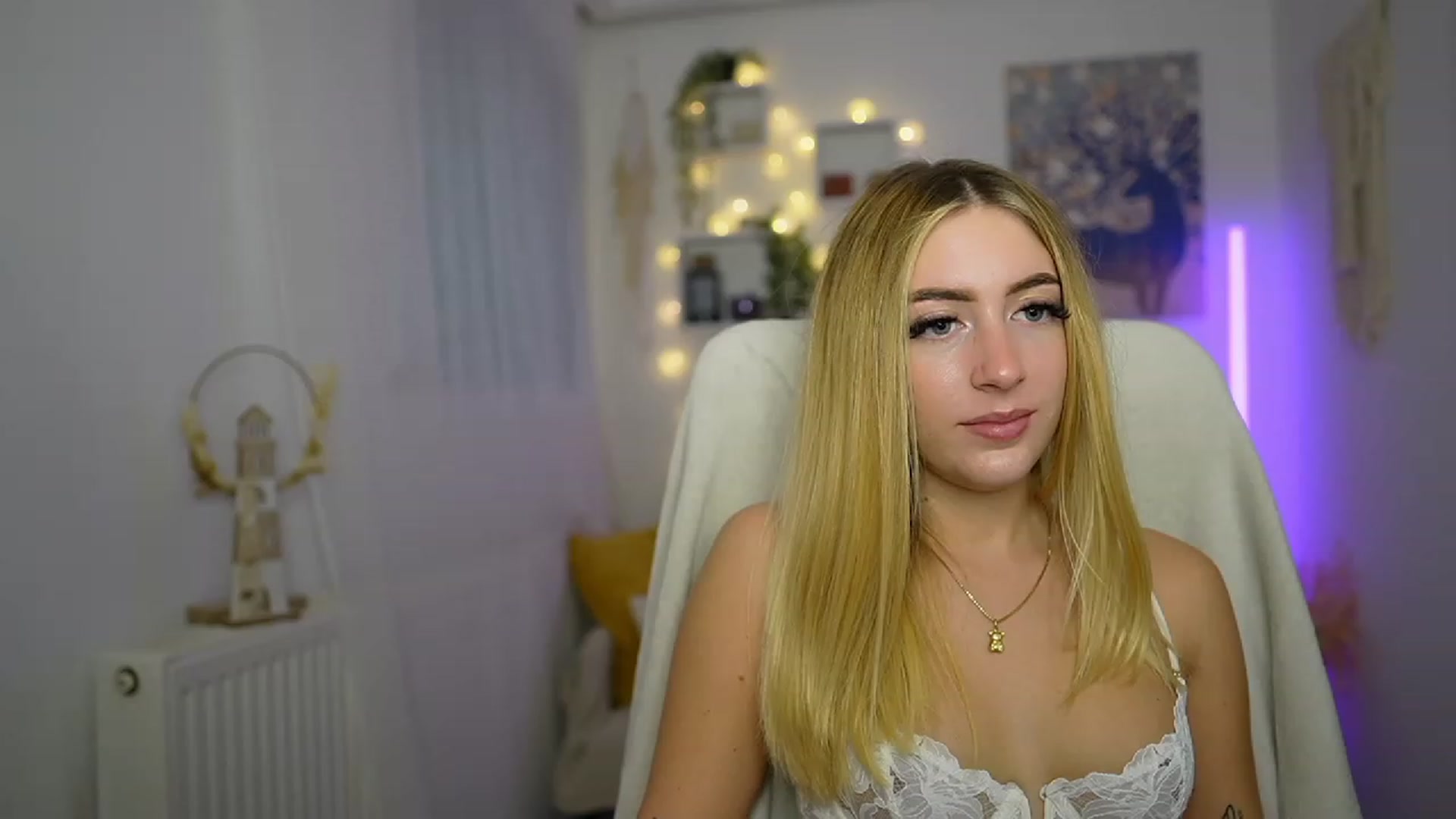 Gallery image thumbnail from Tina_Nappi18's myfreecams stream on, 10/17/2023, 14:28 image 2 of 20