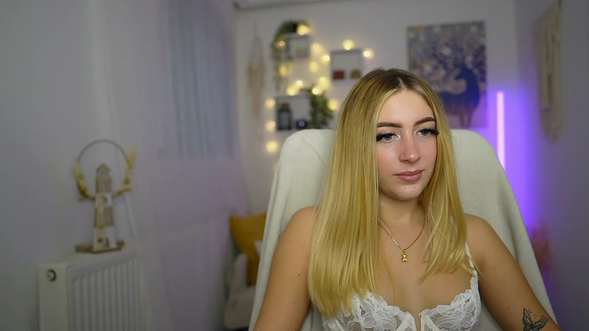 Gallery image thumbnail from Tina_Nappi18's myfreecams stream on, 10/17/2023, 14:28 image 3 of 20