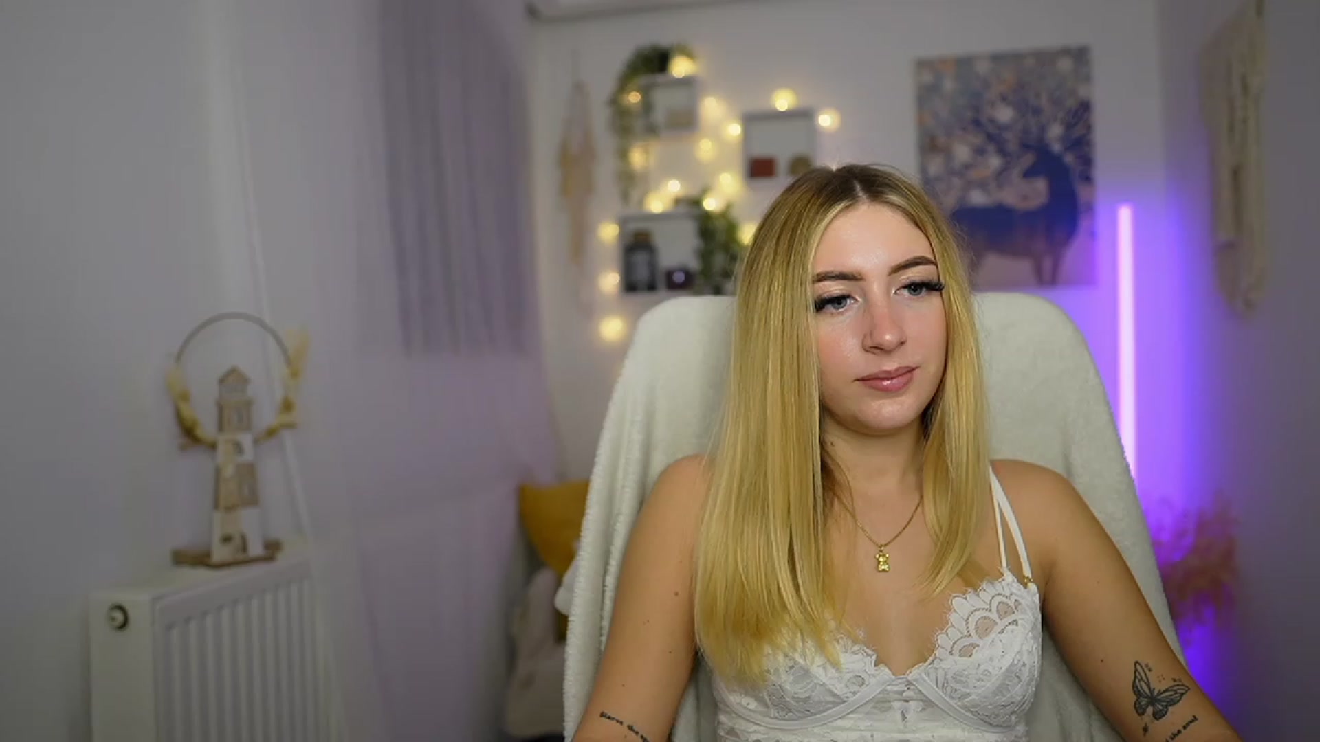 Gallery image thumbnail from Tina_Nappi18's myfreecams stream on, 10/17/2023, 17:04 image 7 of 20