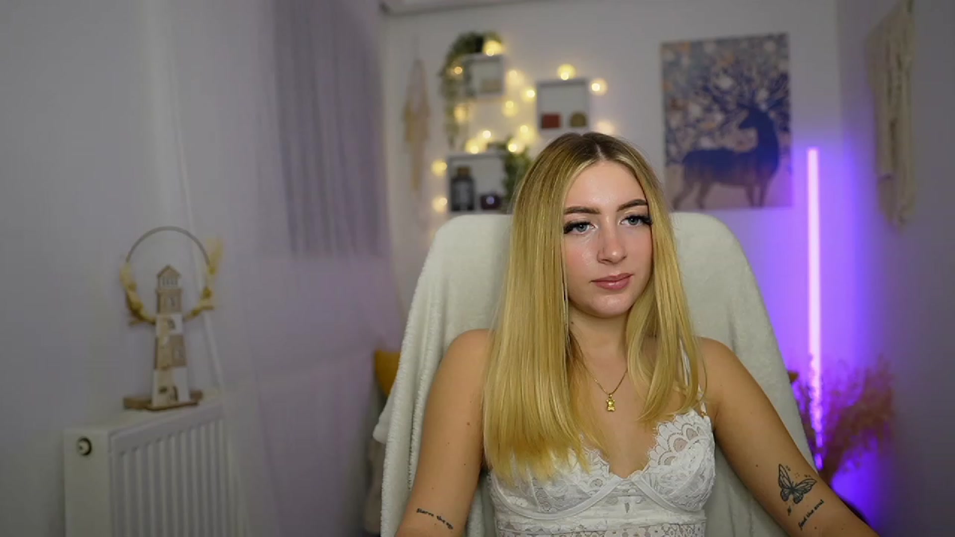 Gallery image thumbnail from Tina_Nappi18's myfreecams stream on, 10/17/2023, 17:04 image 12 of 20