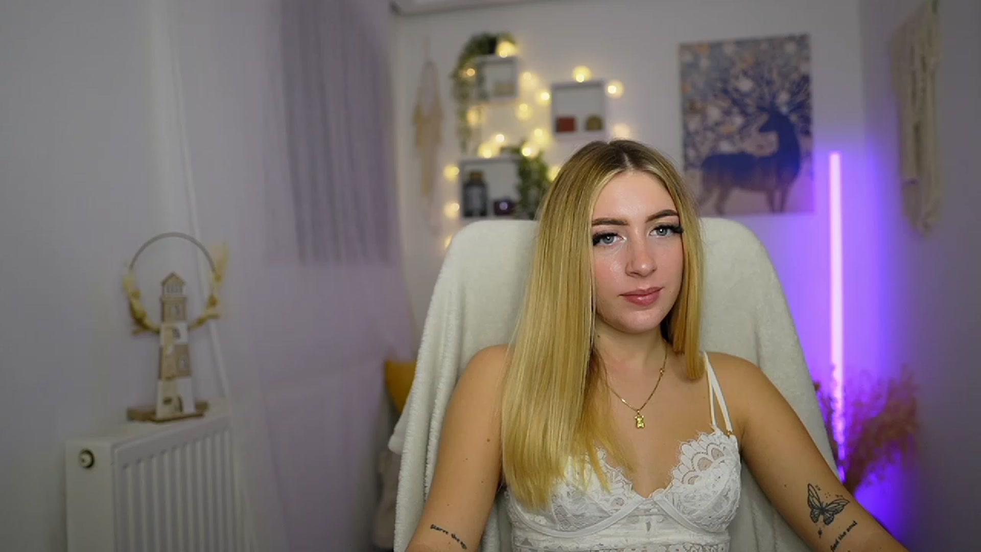 Gallery image thumbnail from Tina_Nappi18's myfreecams stream on, 10/17/2023, 17:04 image 18 of 20
