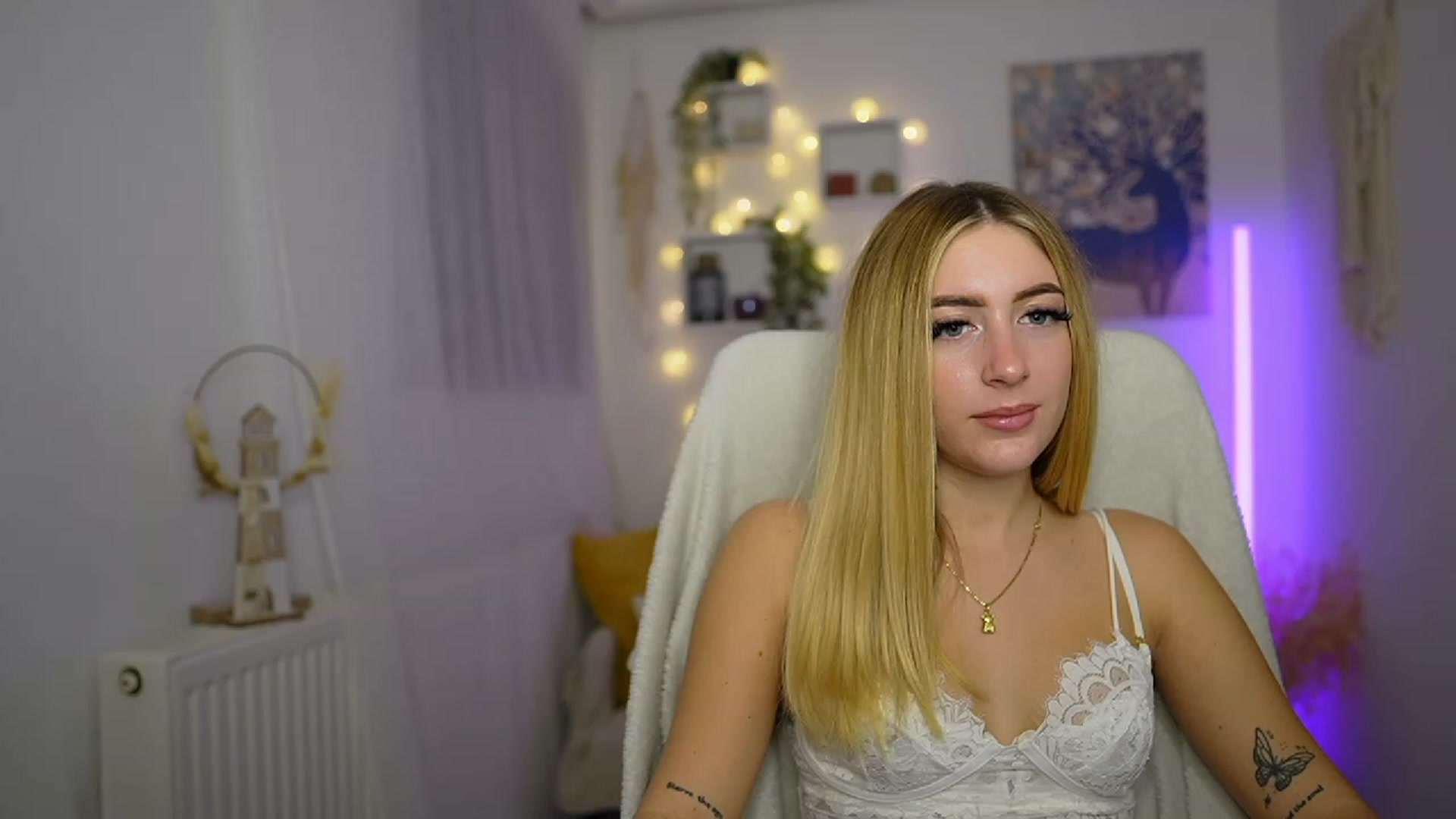 Gallery image thumbnail from Tina_Nappi18's myfreecams stream on, 10/17/2023, 17:04 image 4 of 20