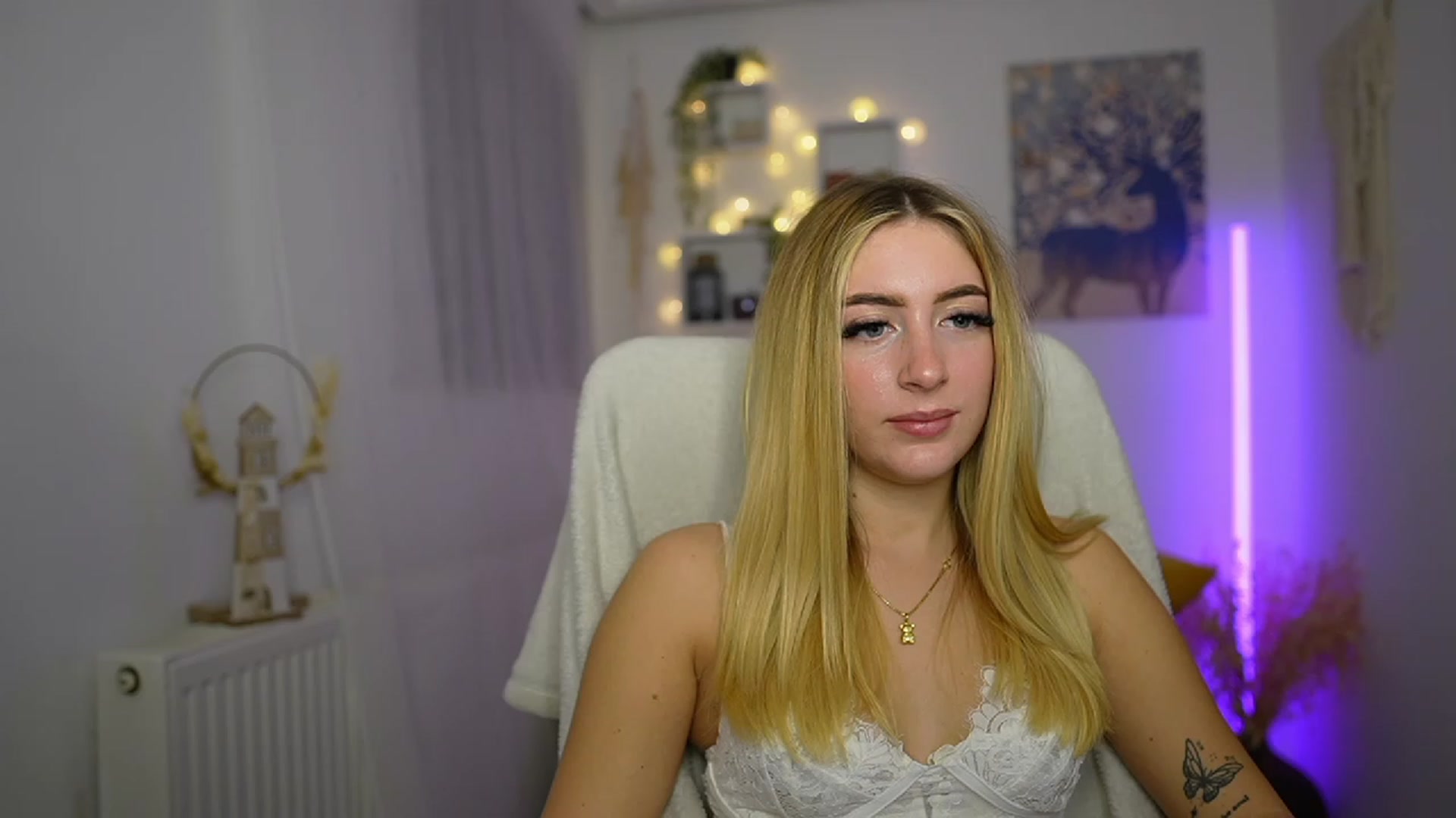 Gallery image thumbnail from Tina_Nappi18's myfreecams stream on, 10/17/2023, 17:41 image 2 of 20
