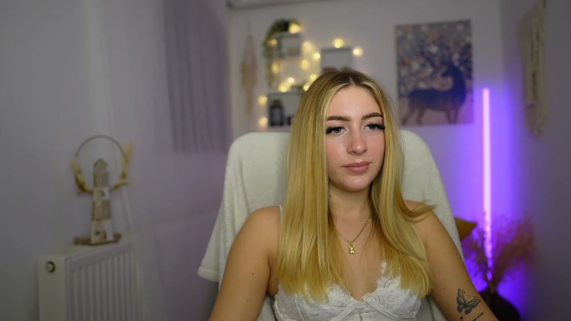Gallery image thumbnail from Tina_Nappi18's myfreecams stream on, 10/17/2023, 17:41 image 10 of 20