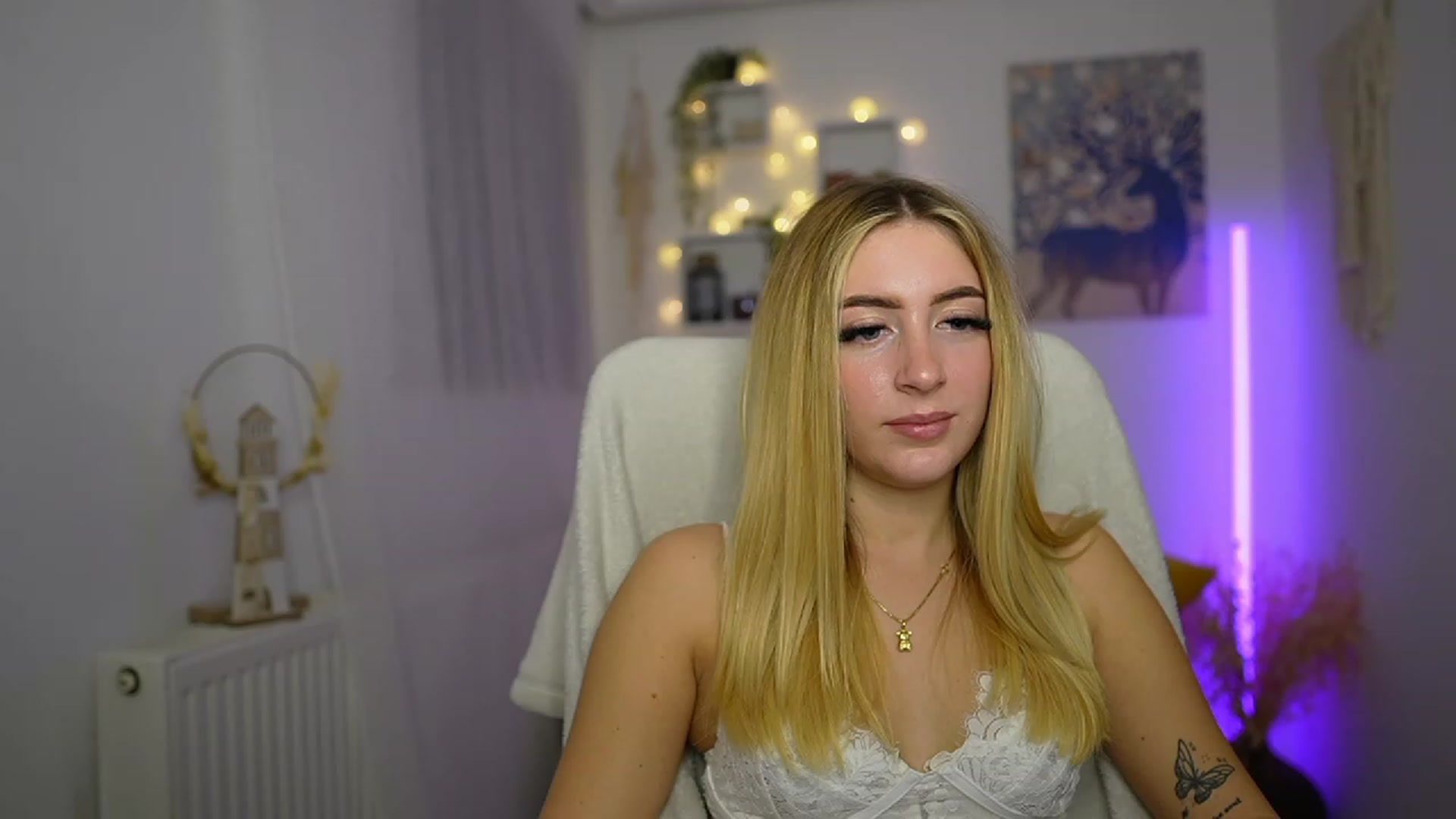 Gallery image thumbnail from Tina_Nappi18's myfreecams stream on, 10/17/2023, 17:41 image 4 of 20