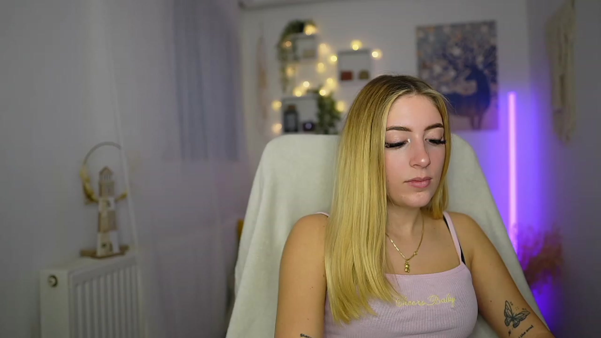 Gallery image thumbnail from Tina_Nappi18's myfreecams stream on, 10/18/2023, 14:40 image 8 of 20