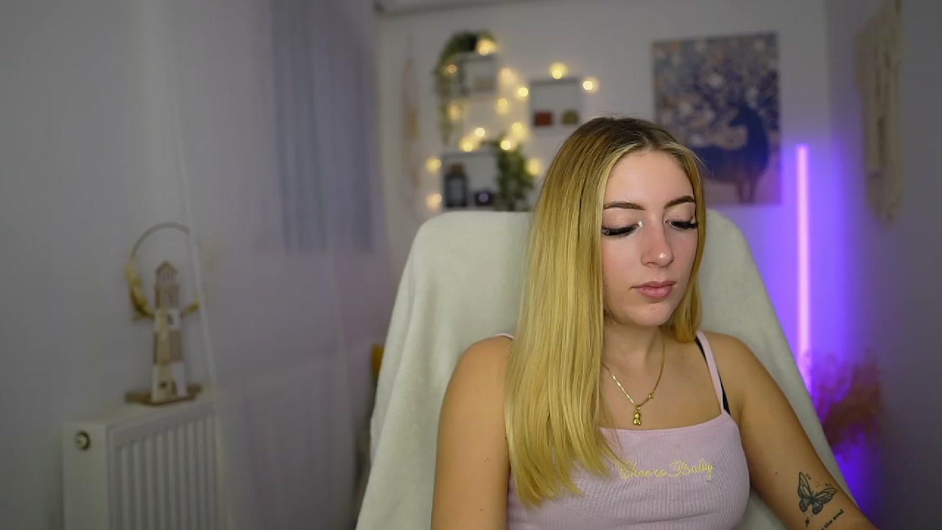 Gallery image thumbnail from Tina_Nappi18's myfreecams stream on, 10/18/2023, 14:40 image 7 of 20