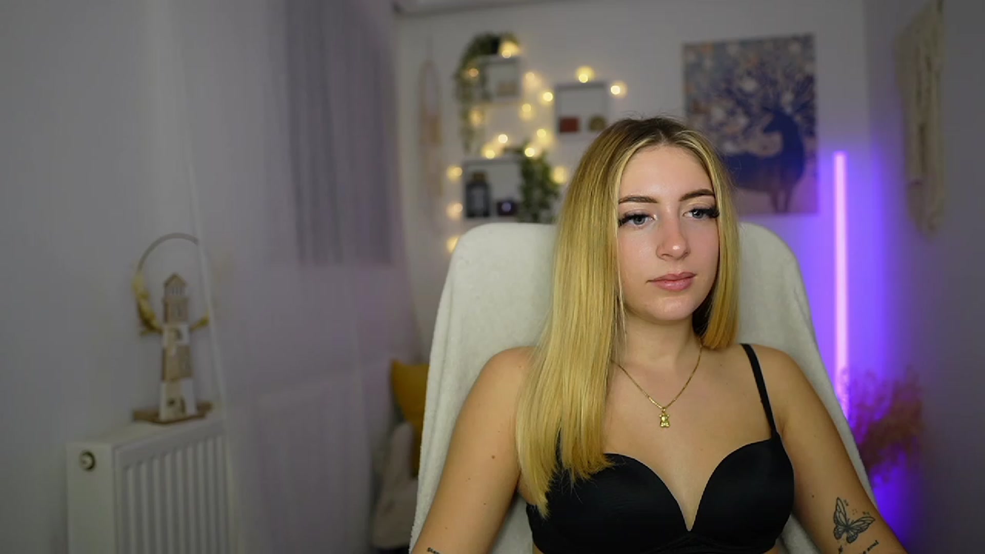 Gallery image thumbnail from Tina_Nappi18's myfreecams stream on, 10/18/2023, 17:44 image 17 of 20