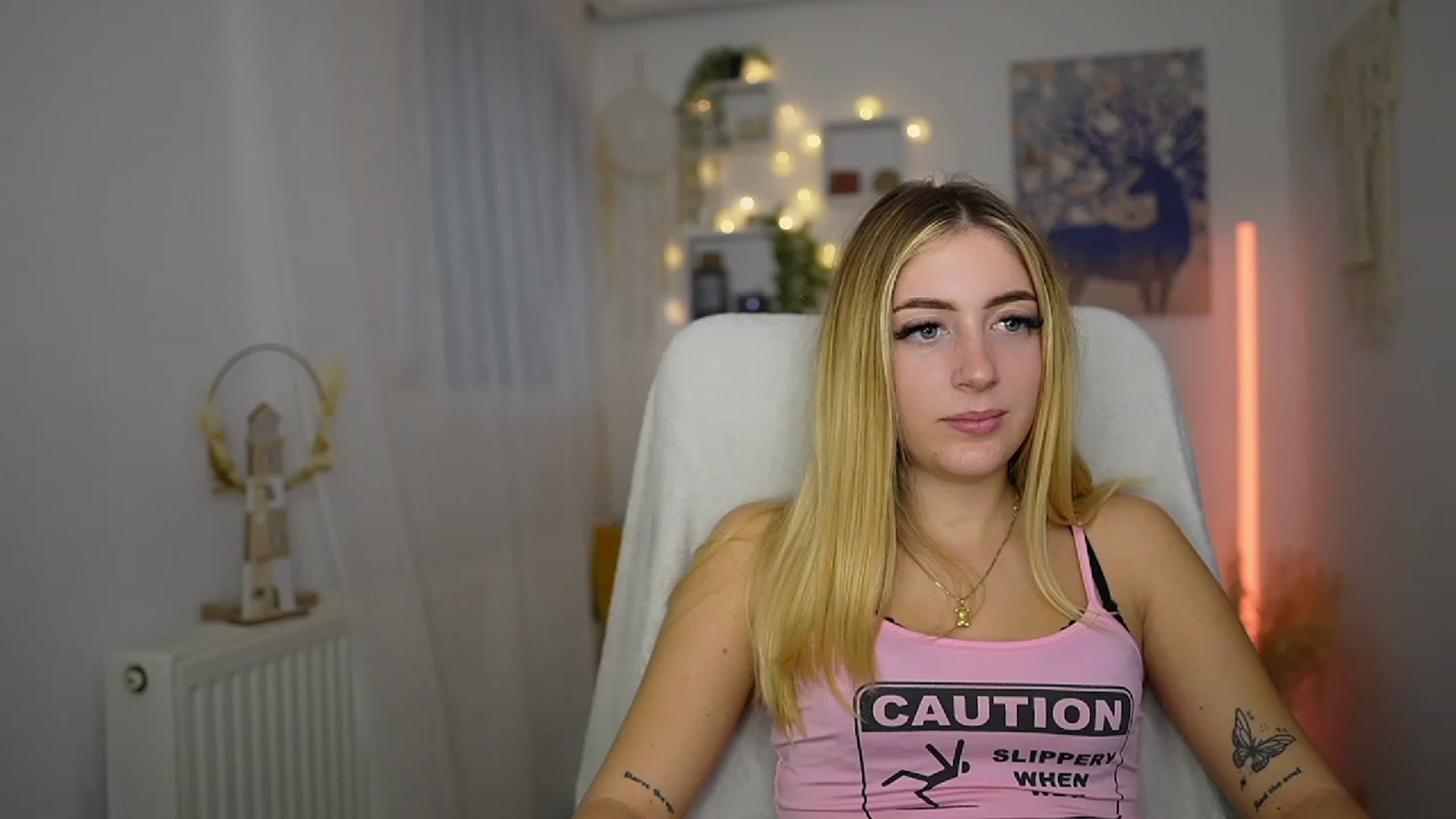 Gallery image thumbnail from Tina_Nappi18's myfreecams stream on, 10/19/2023, 15:14 image 6 of 20
