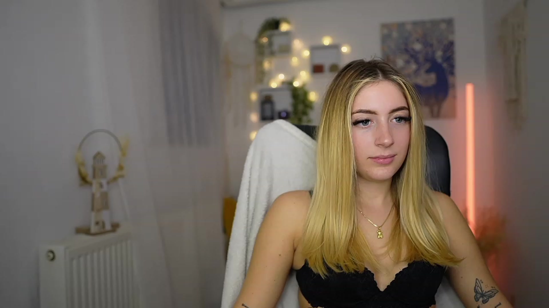 Gallery image thumbnail from Tina_Nappi18's myfreecams stream on, 10/19/2023, 15:14 image 17 of 20
